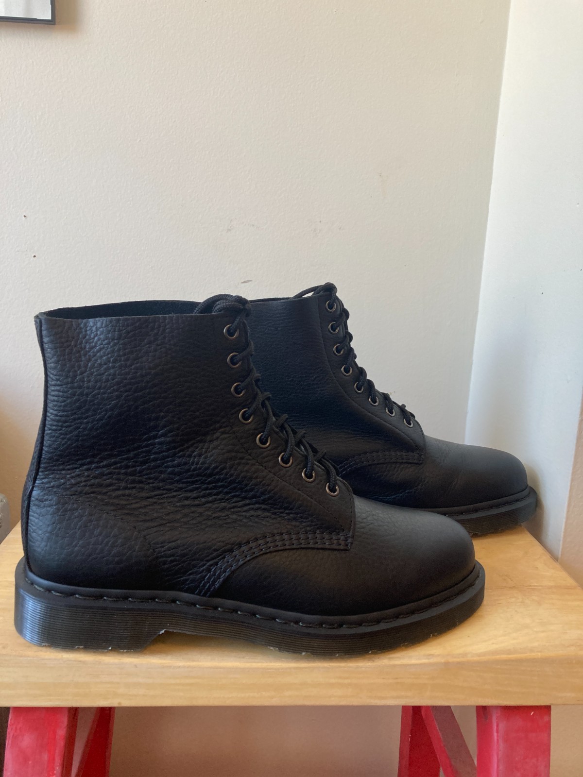 New Dr. Martens 1460 Ambassador Leather Lace Up Boots 11 US Black Mens Mono