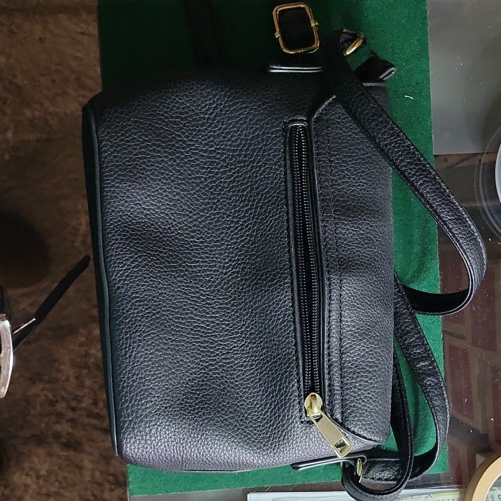 London Fog Black Pebbled Shoulder Bag Zip Closure Adjustable Strap Gold