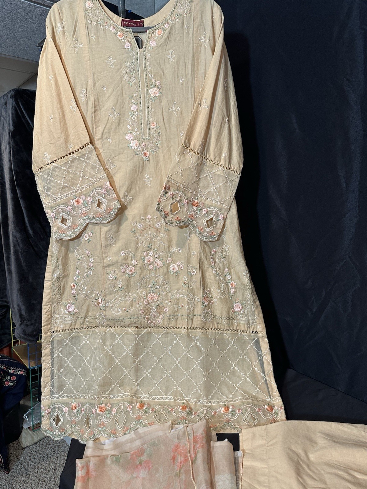 Premium Bin Saeed Brand Lawn Emb Suit 3 PC – Chiffon Dupatta – Large Size – $34