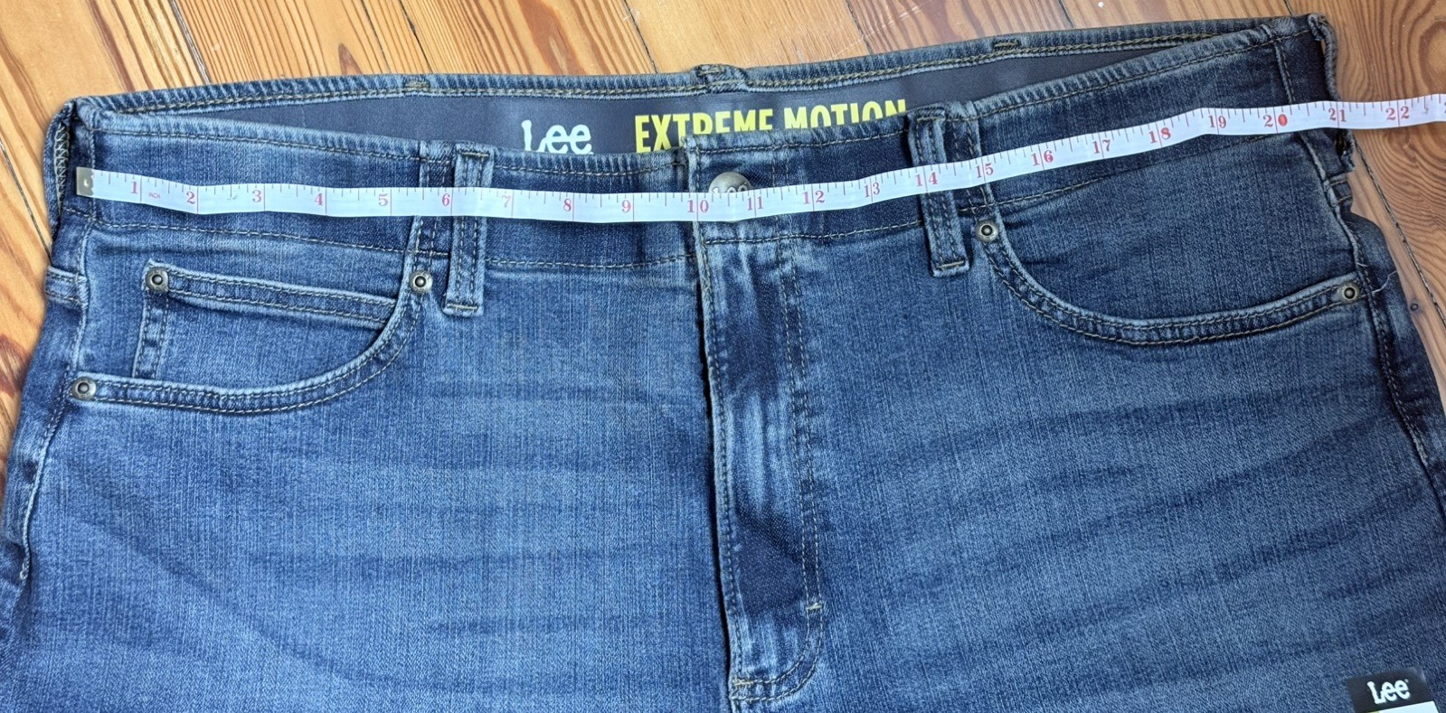 Lee Extreme Motion MVP Men’s JEANS • NWT •Straight Leg • 40/32 • medium wash
