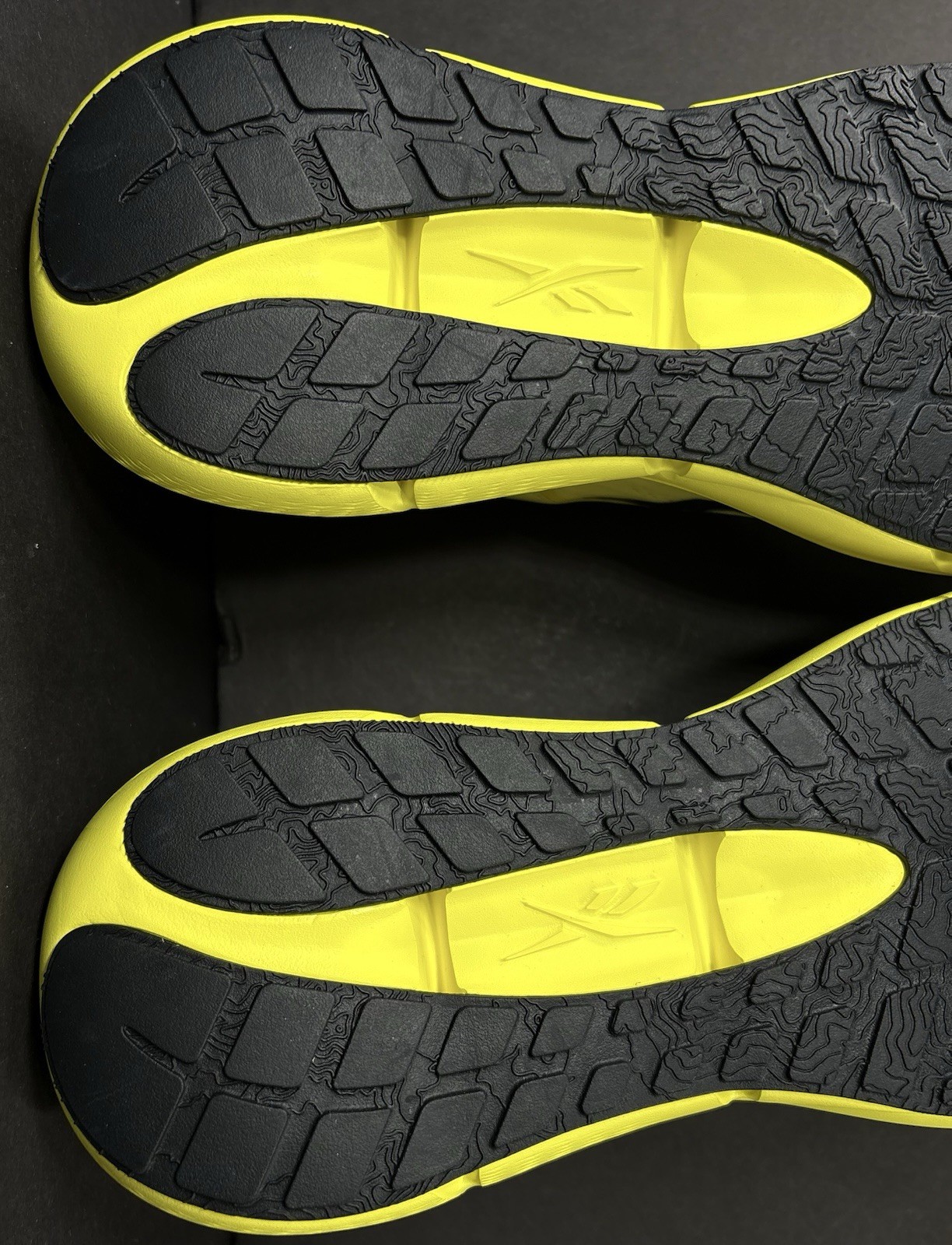 Reebok Zignition Electric Yellow Black Mens Size 9 Max Cushion Running Shoes
