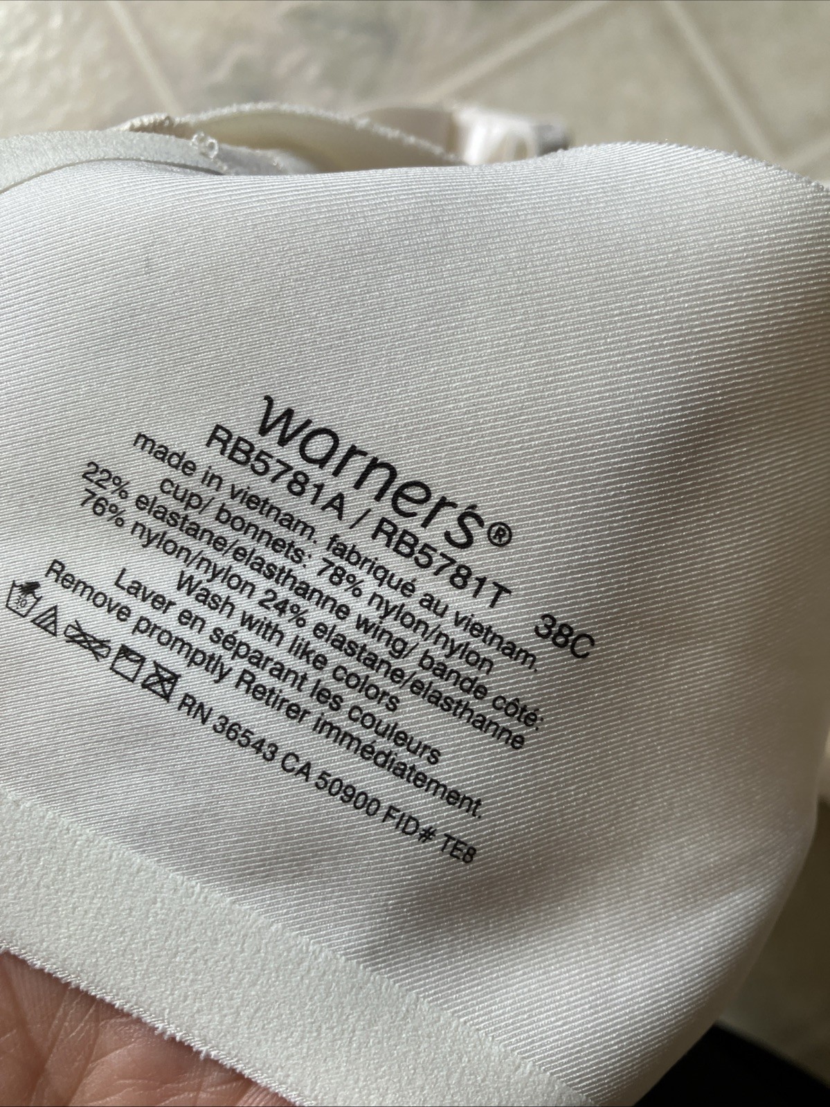 Warner’s RB5781A No Side Effects Convertible Underwire Contour Bra 38C Ivory