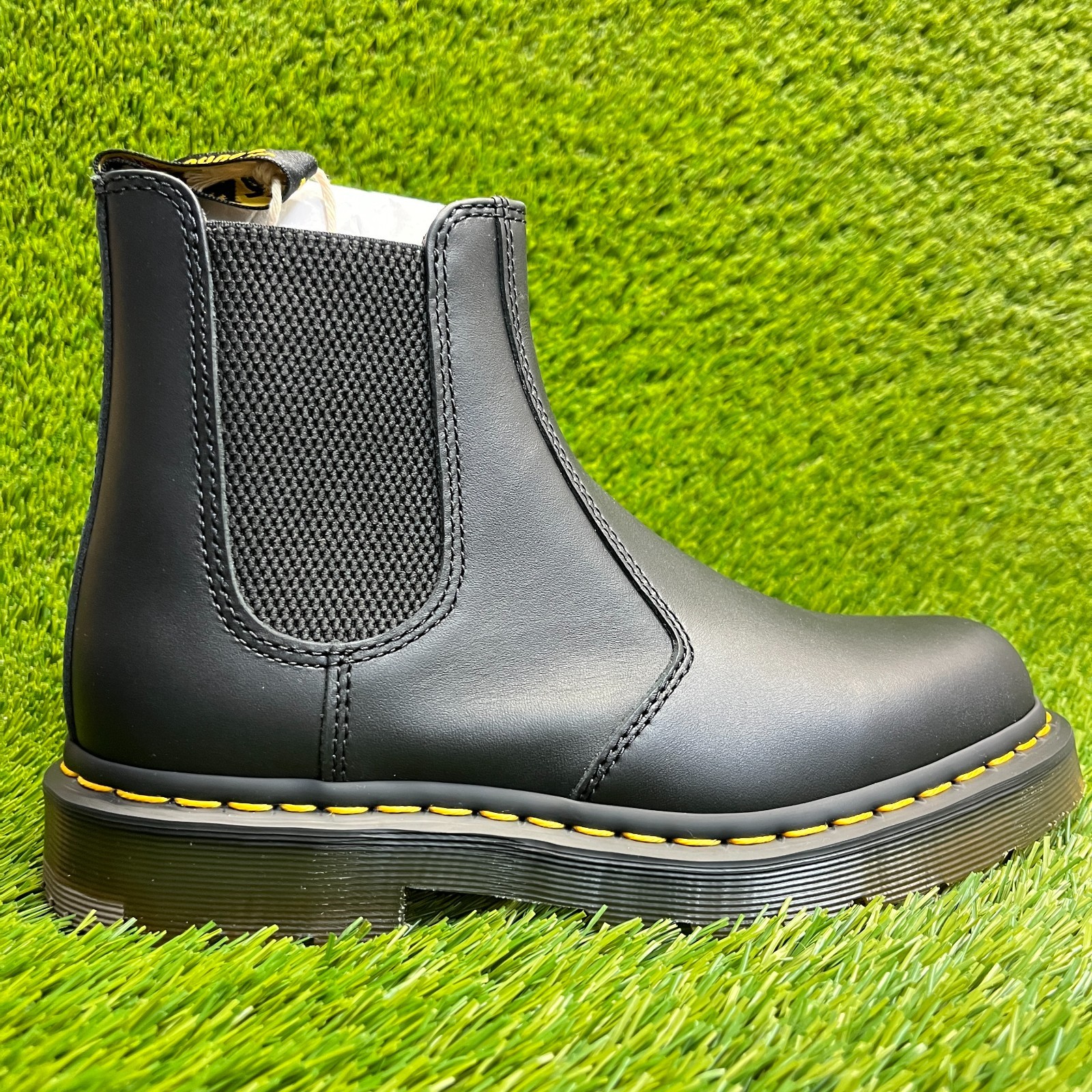 Dr. Martens 2976 SR Mens Size 7 Womens 8 Black Classic Leather Chelsea Boots