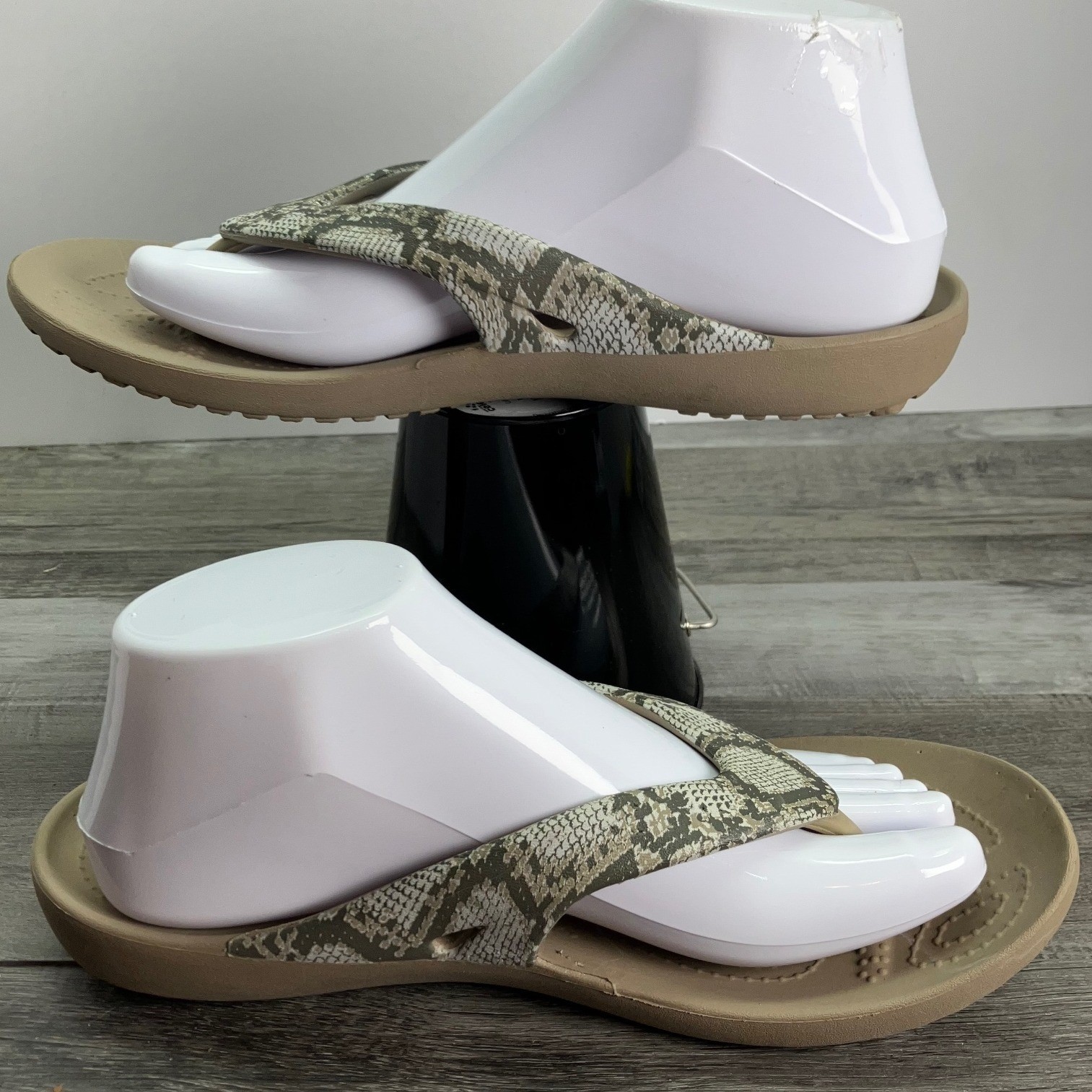 Crocs Kadee II Flip Flops Womens 9 Tan Snakeskin Print Thong Sandals 205075