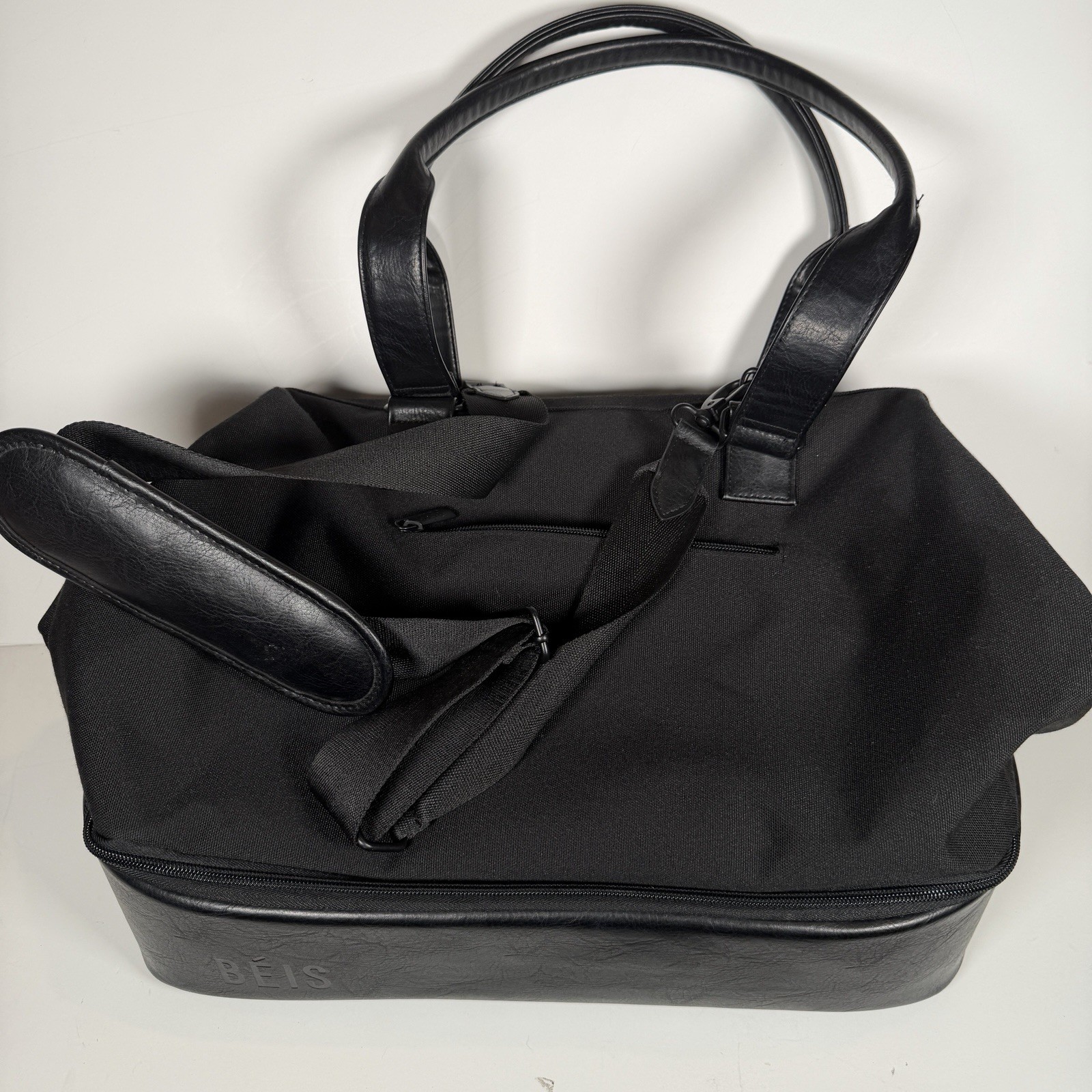 Beis Black Weekender Bag Lightweight Zip Closure Detachable Shoulder Strap Women
