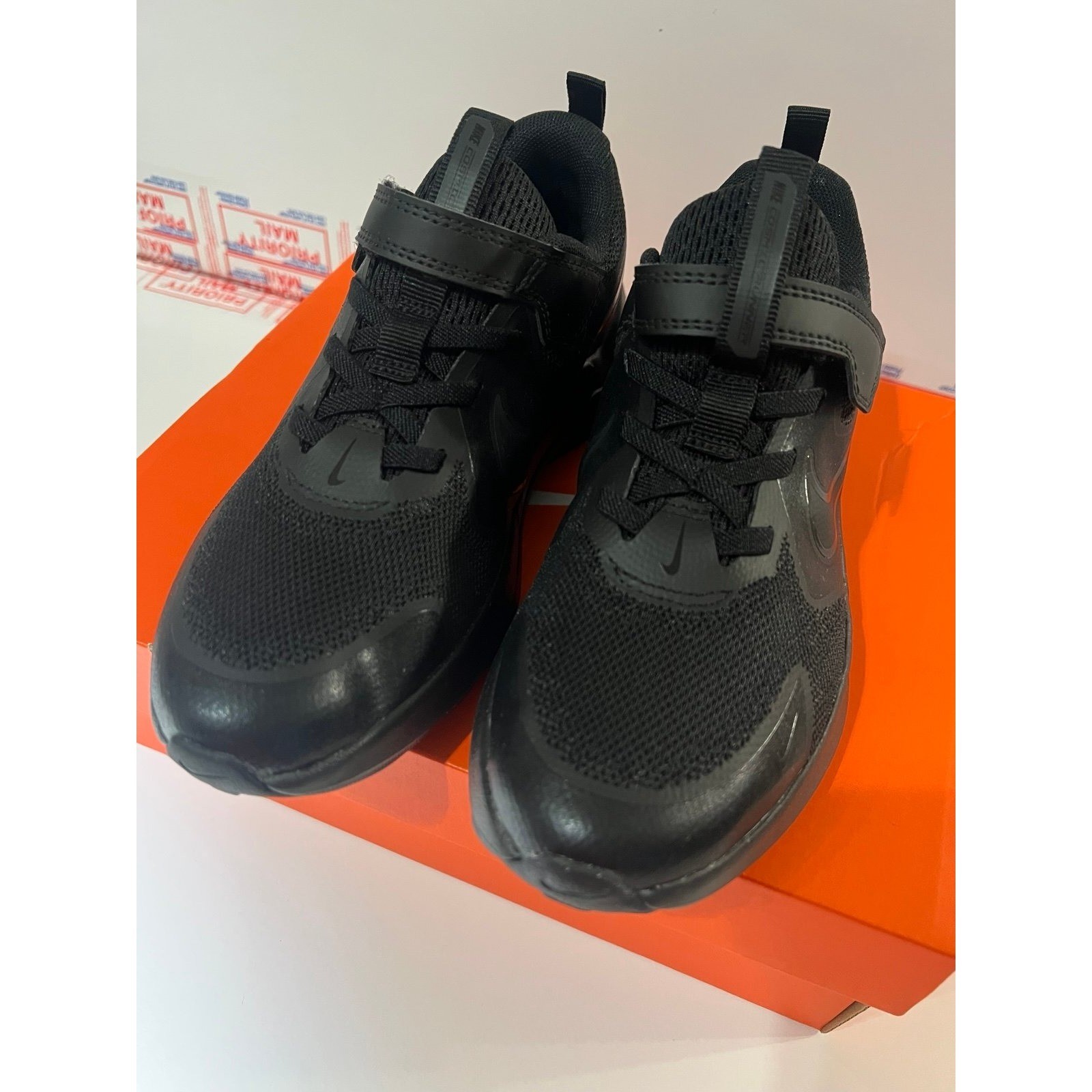 Boys size 2Y Nike Sneakers