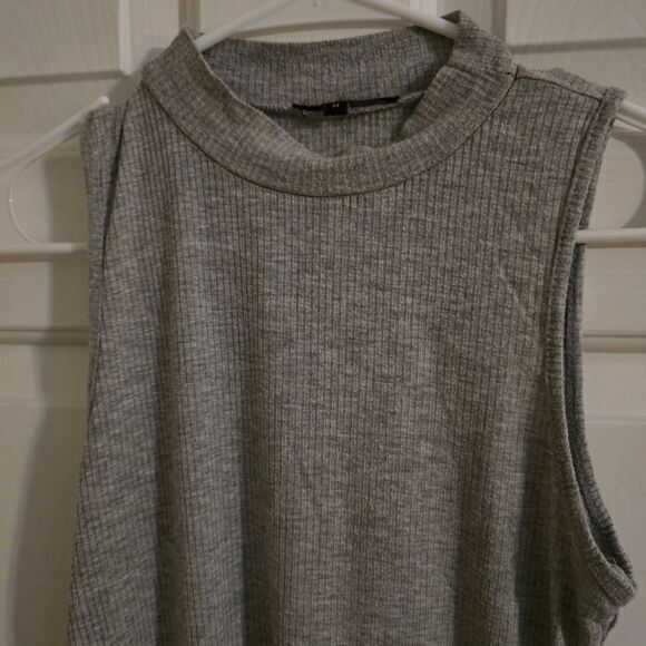 Ambiance Gray Mock Neck Ribbed BodySuit – Size Medium