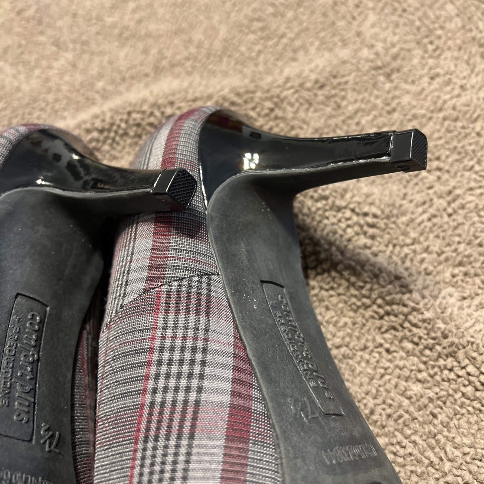 COMFORT PLUS by Predictions Gray Plaid Pumps Heels Shoes Womens Size 7 1/2 NWT
