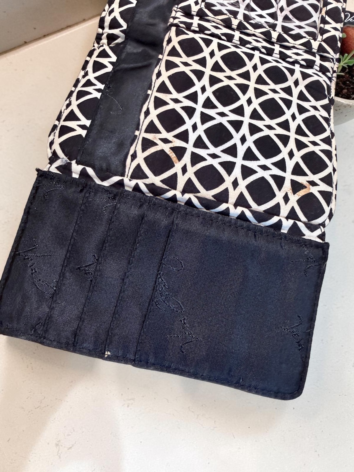 Vera Bradley Fold‑Out Cloth Wallet Black White Snap Side Zip 8 Card Slots
