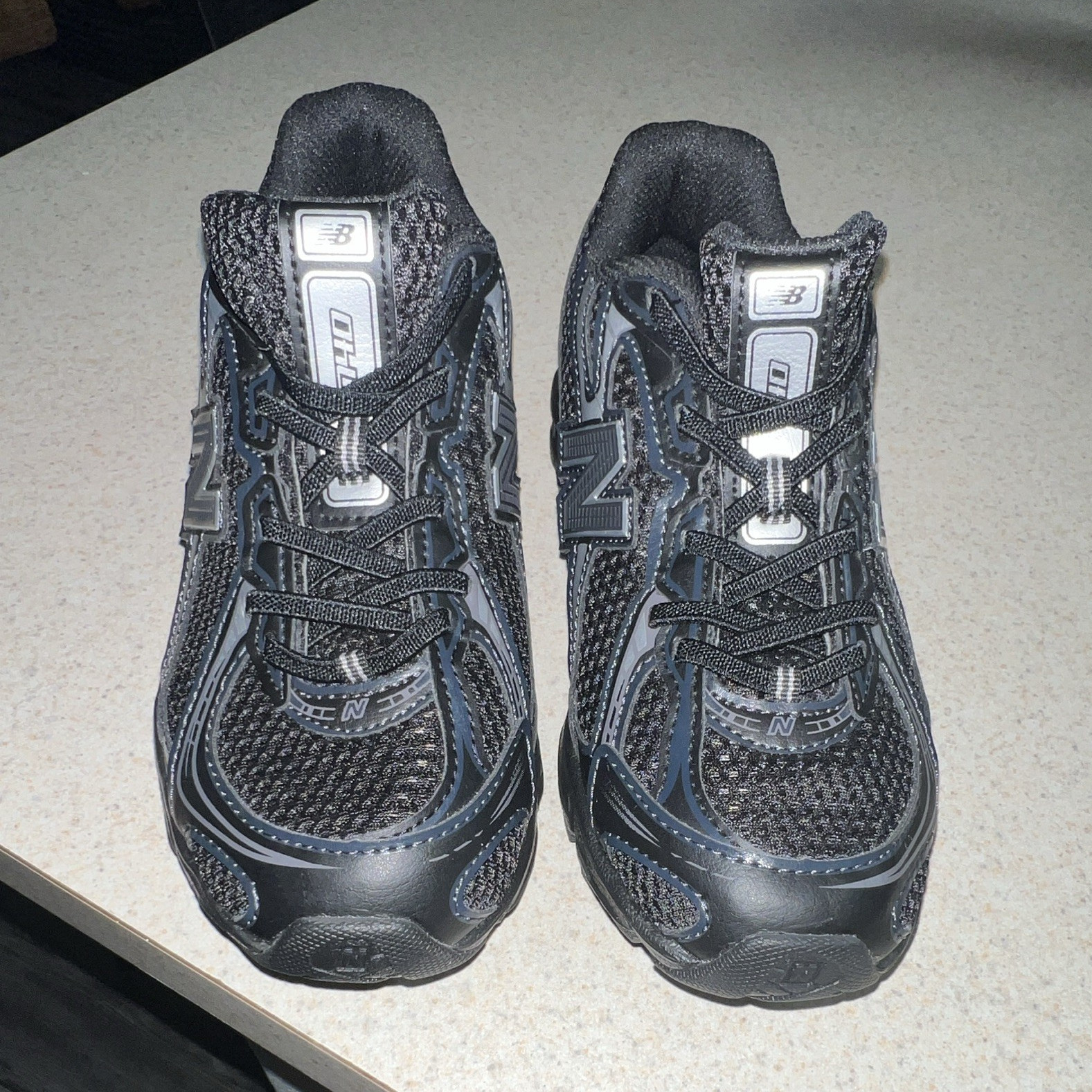 New Balance 740 Boys Athletic Sneaker Black Gray Low Top Lace-Up US 2.5