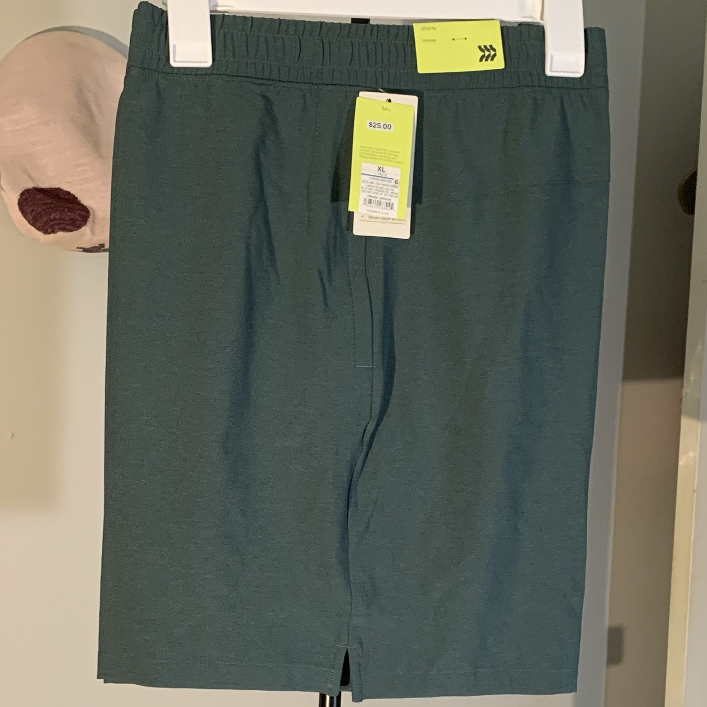 All In Motion Men’s Solid Green Unlined Shorts XL 8″ Inseam Pockets Elastic