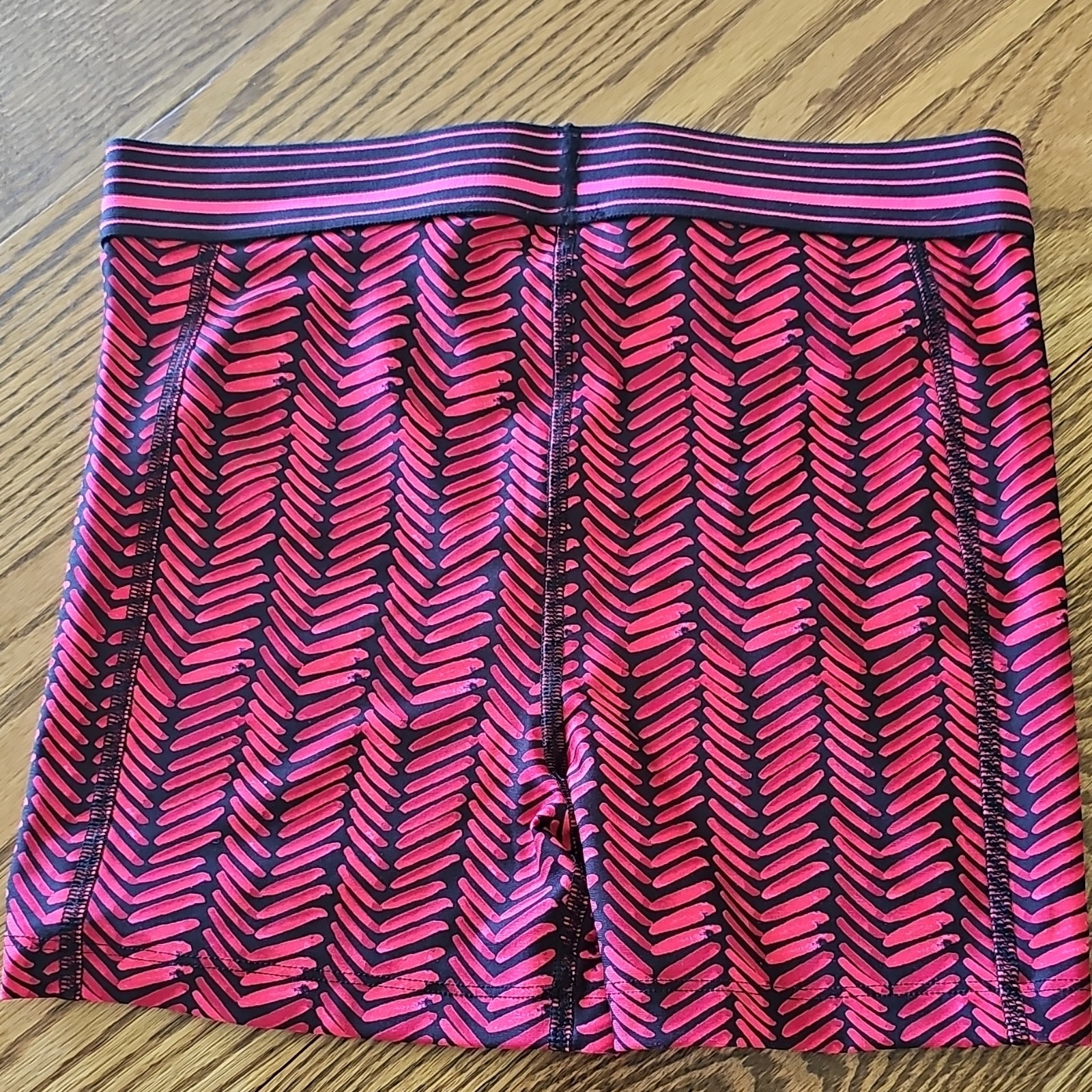 Under Armour HeatGear Women’s XS Compression Shorts Pink/Black Geometric Stretch