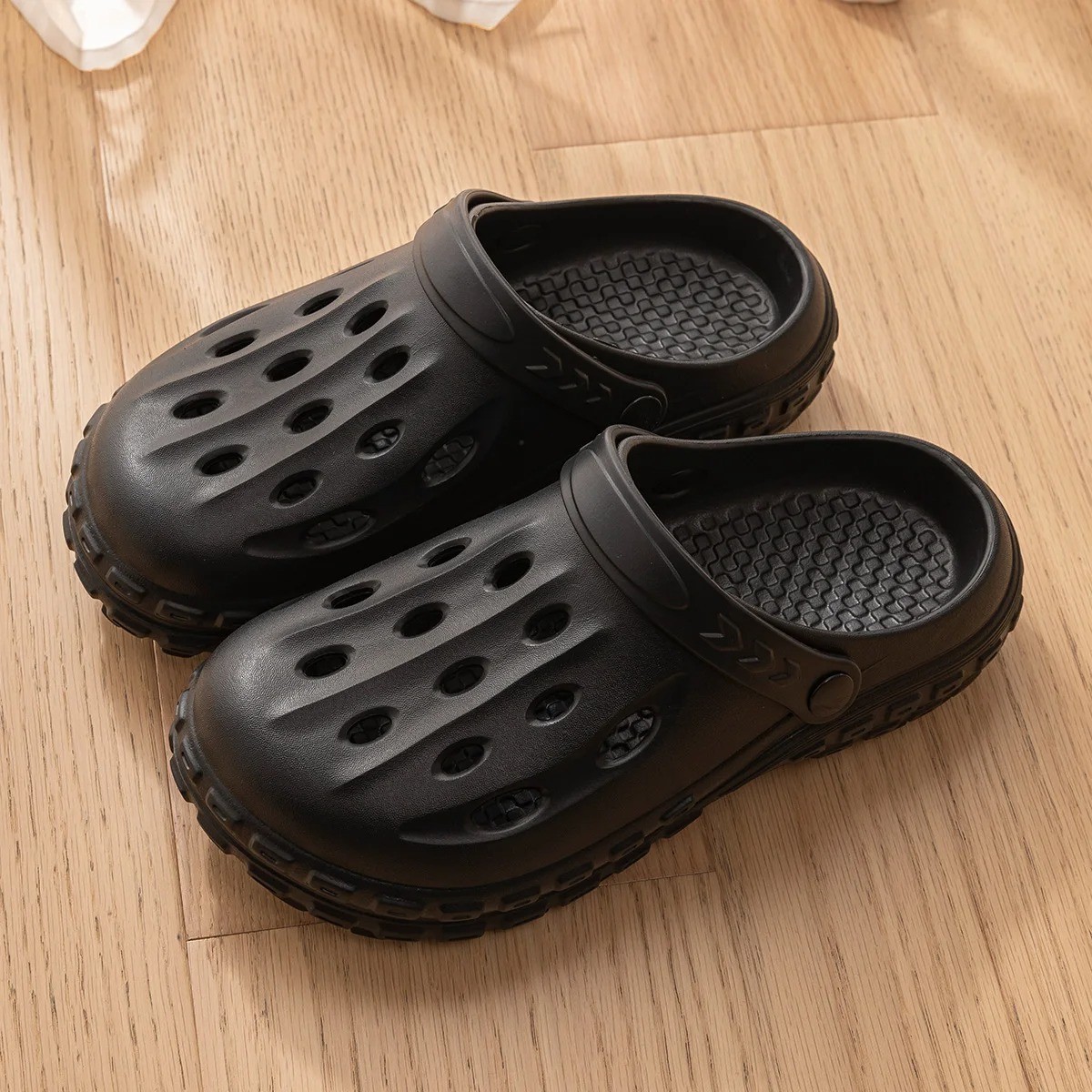 Crocs Classic Clog Unisex Slip On Women Shoe Ultra Light Water-Friendly Sandals