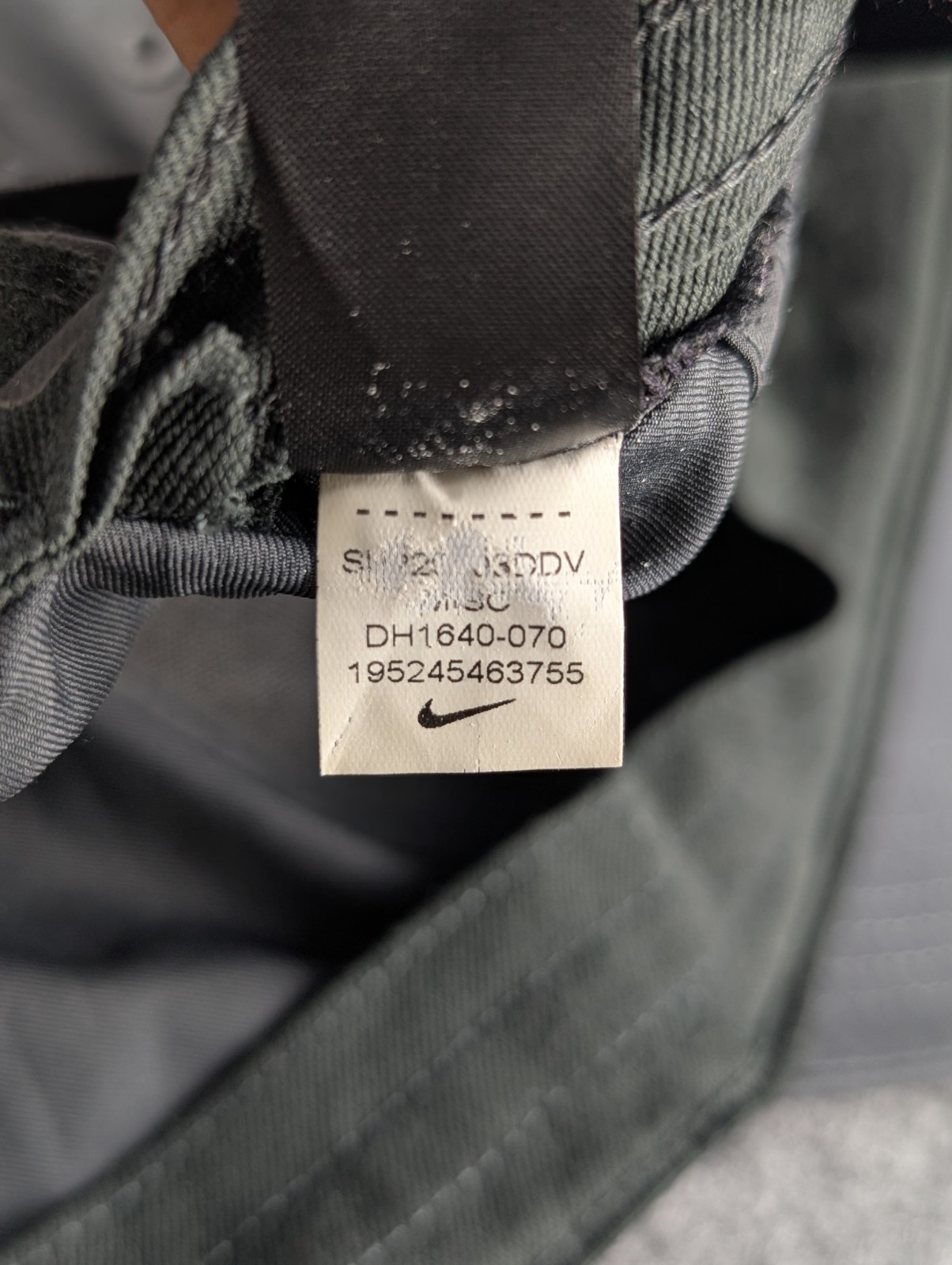 Nike Hat Cap Strap Back Black Swoosh Logo Legacy 91 Lightweight Dri FIT Mens