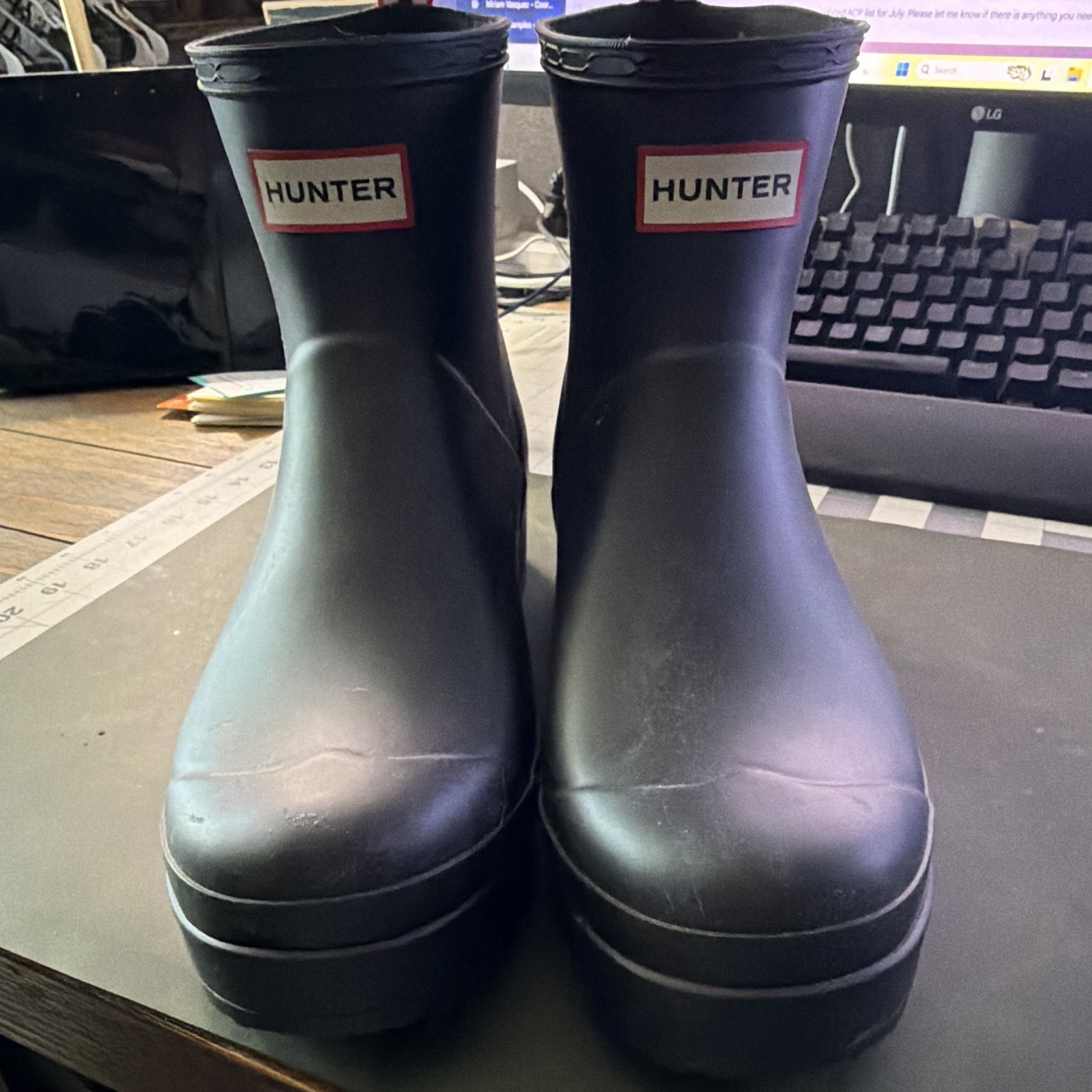 Hunter Women’s Play Short Rain Boot Size 11 Matte Black Rubber Pull On