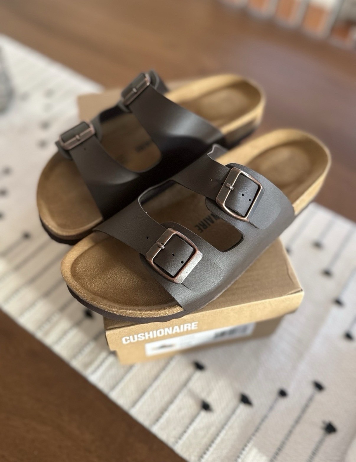 NEW CUSHIONAIRE Lane Cork Footbed Sandals for Women–Comfortable Double Size 8