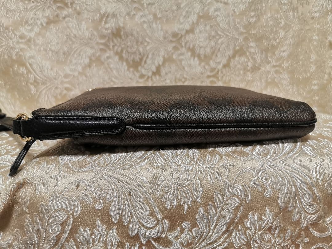 Excellent Condition Coach Signature Shoulder Bag F35940 25a