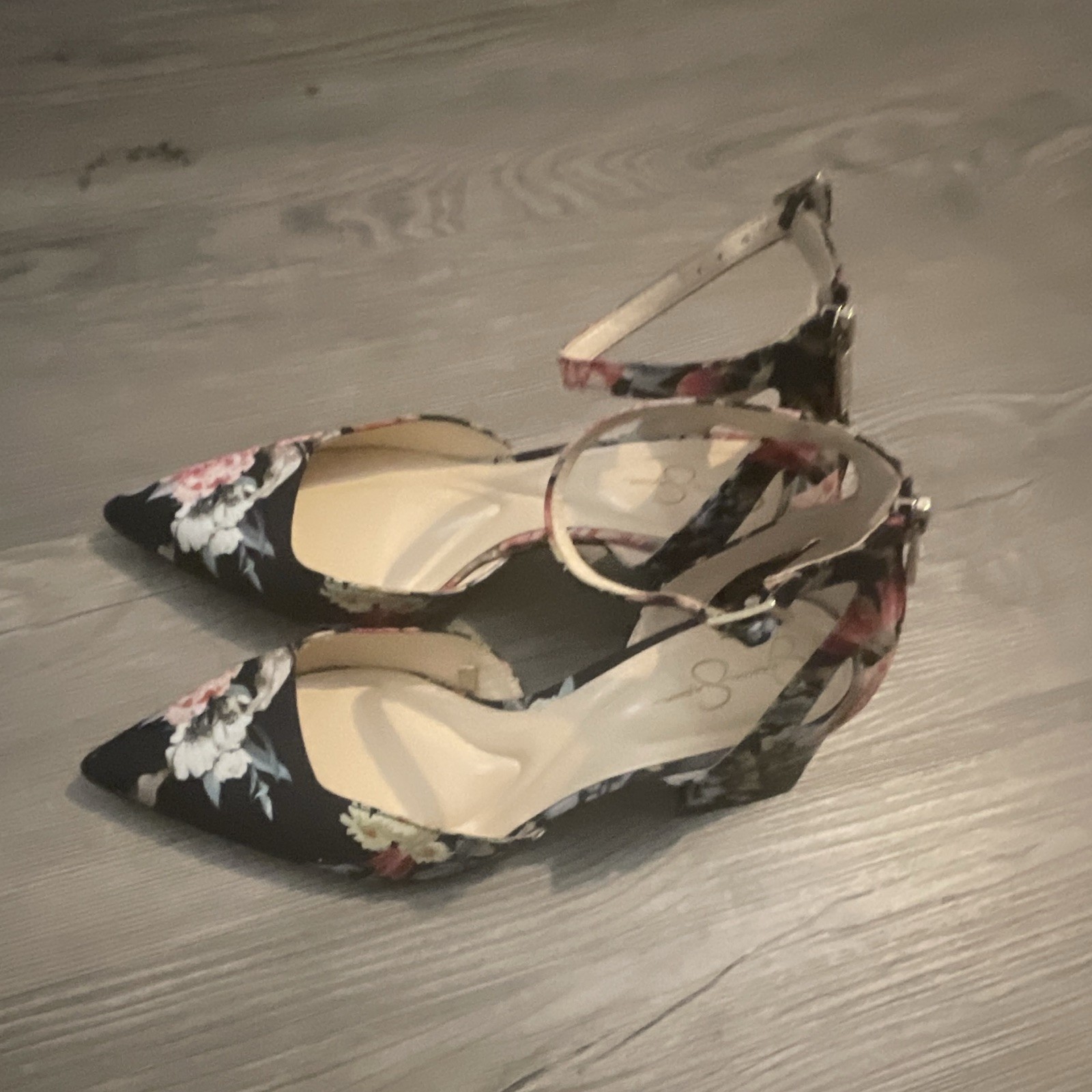 Women’s Black Floral Pointed Toe Synthetic Ankle Strap Buckle Pumps 7.5