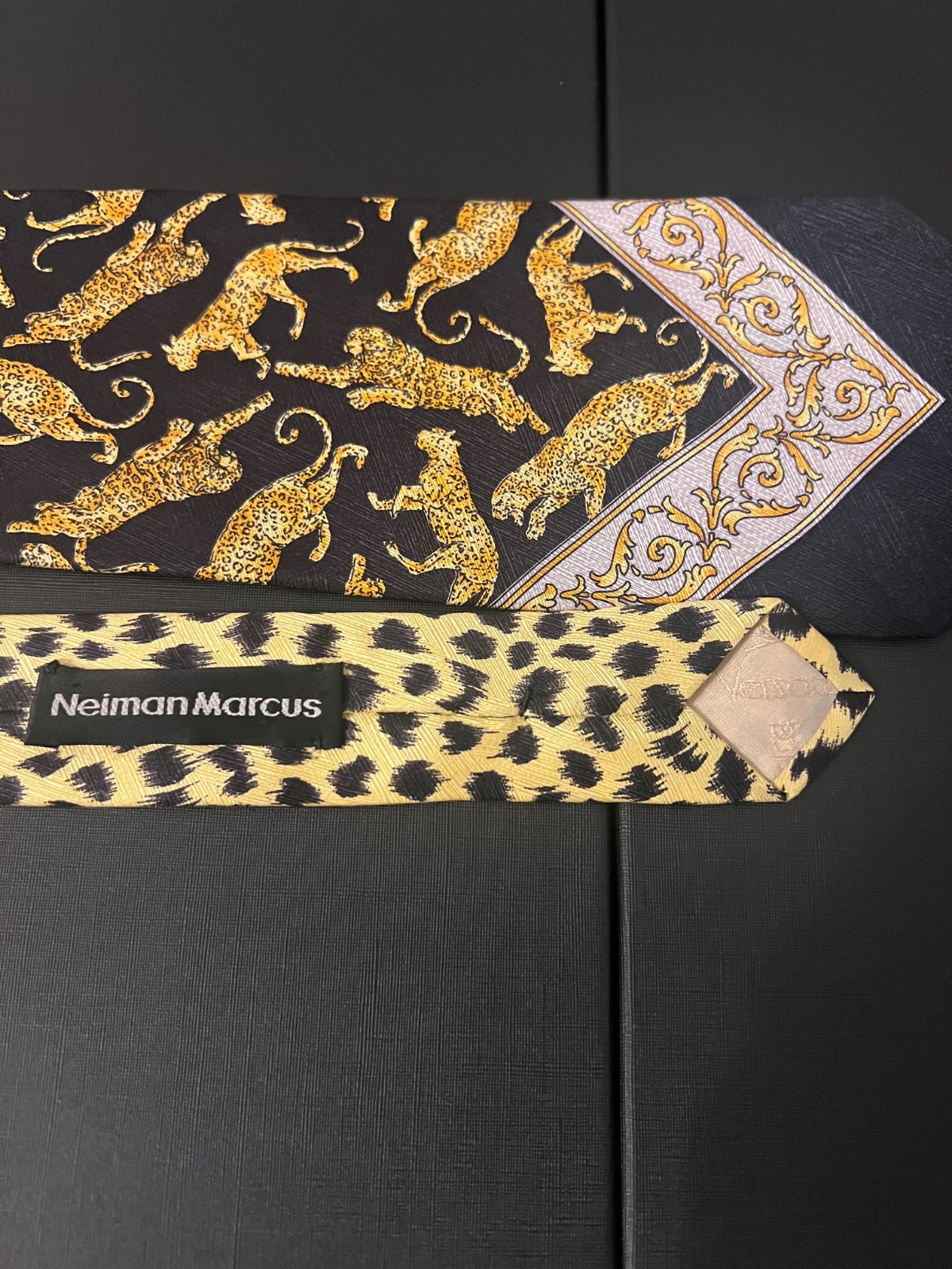 SUPER LUXURIOUS.Gianni Versace Classic Neiman Marcus Exclusive Wild Cat Silk Tie