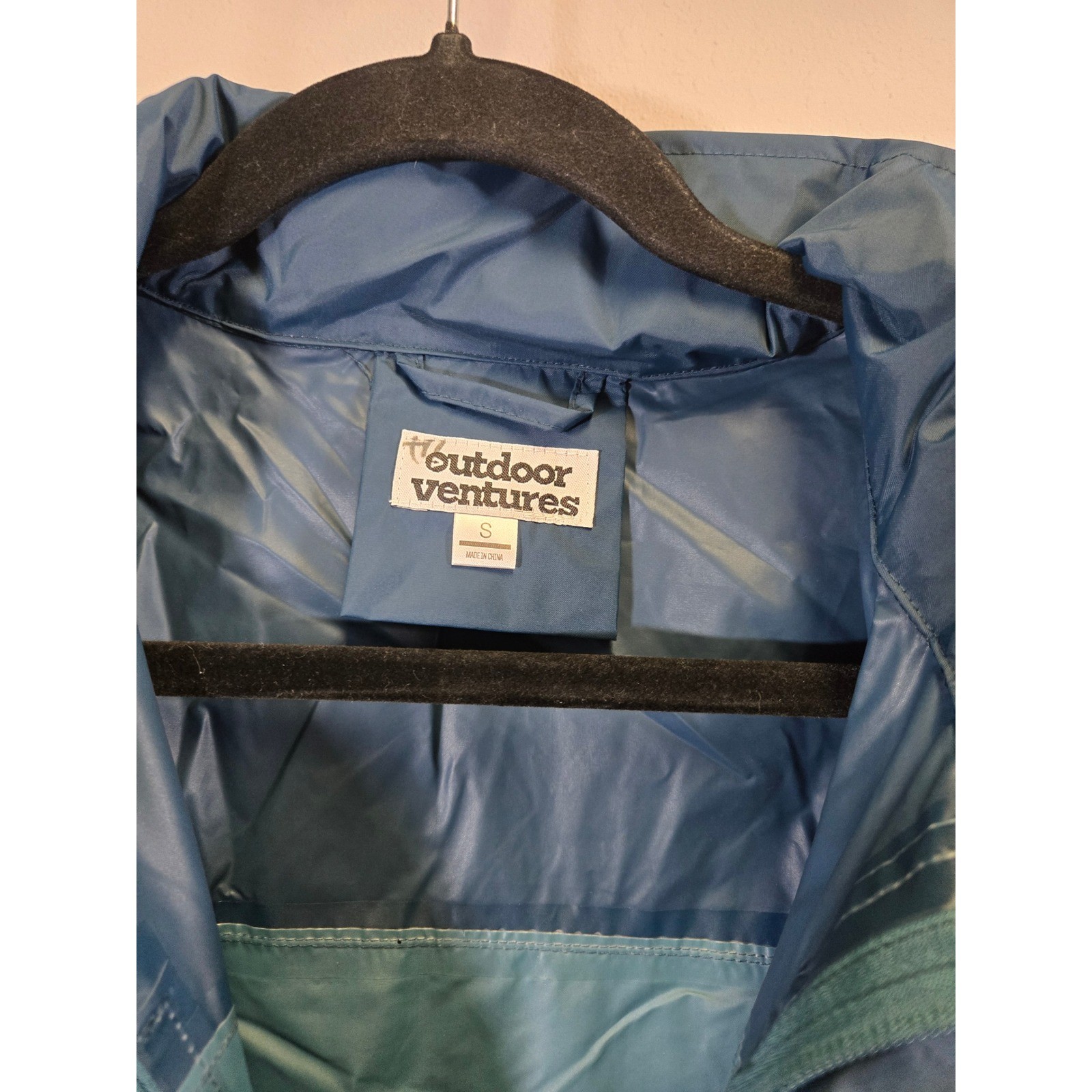 Outdoor Ventures Hiking Rain Jacket Windbreaker Sealed Seams Blue Small