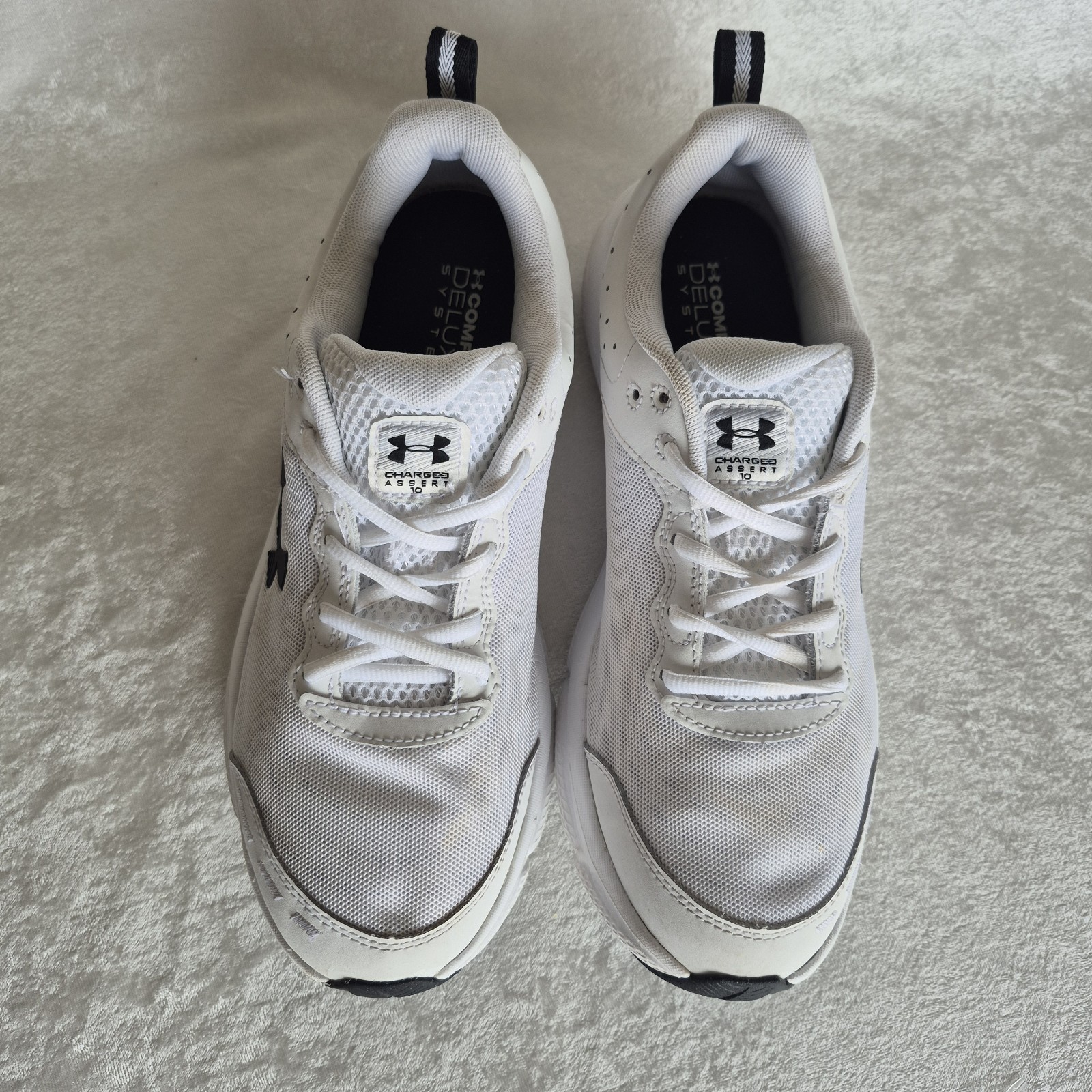 Under Armour Charged Assert Men White Black Mesh Sneakers Size 10.5 3026175-104
