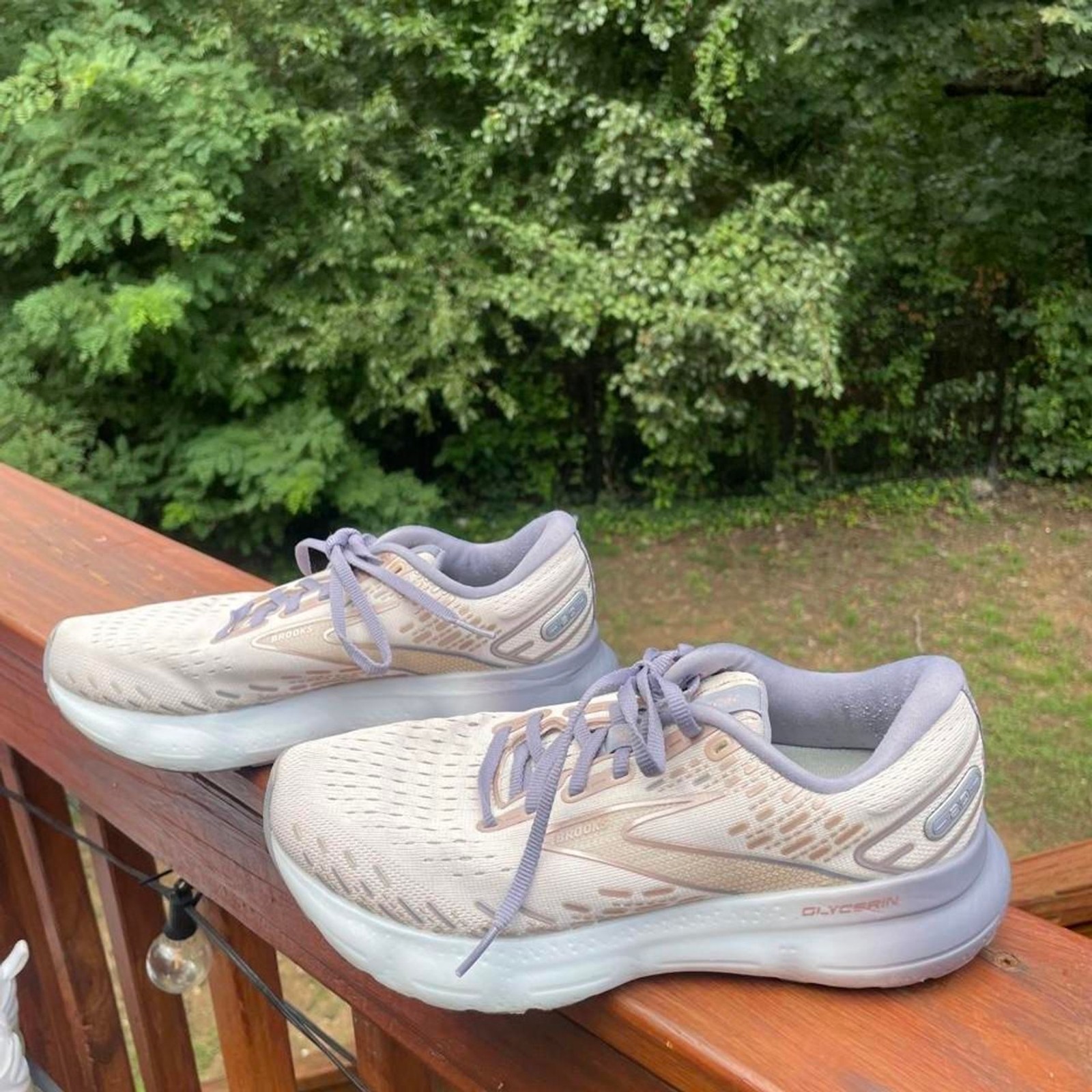 Brooks Glycerin 20 Women’s 8 Cream and Blue Running Sneakers