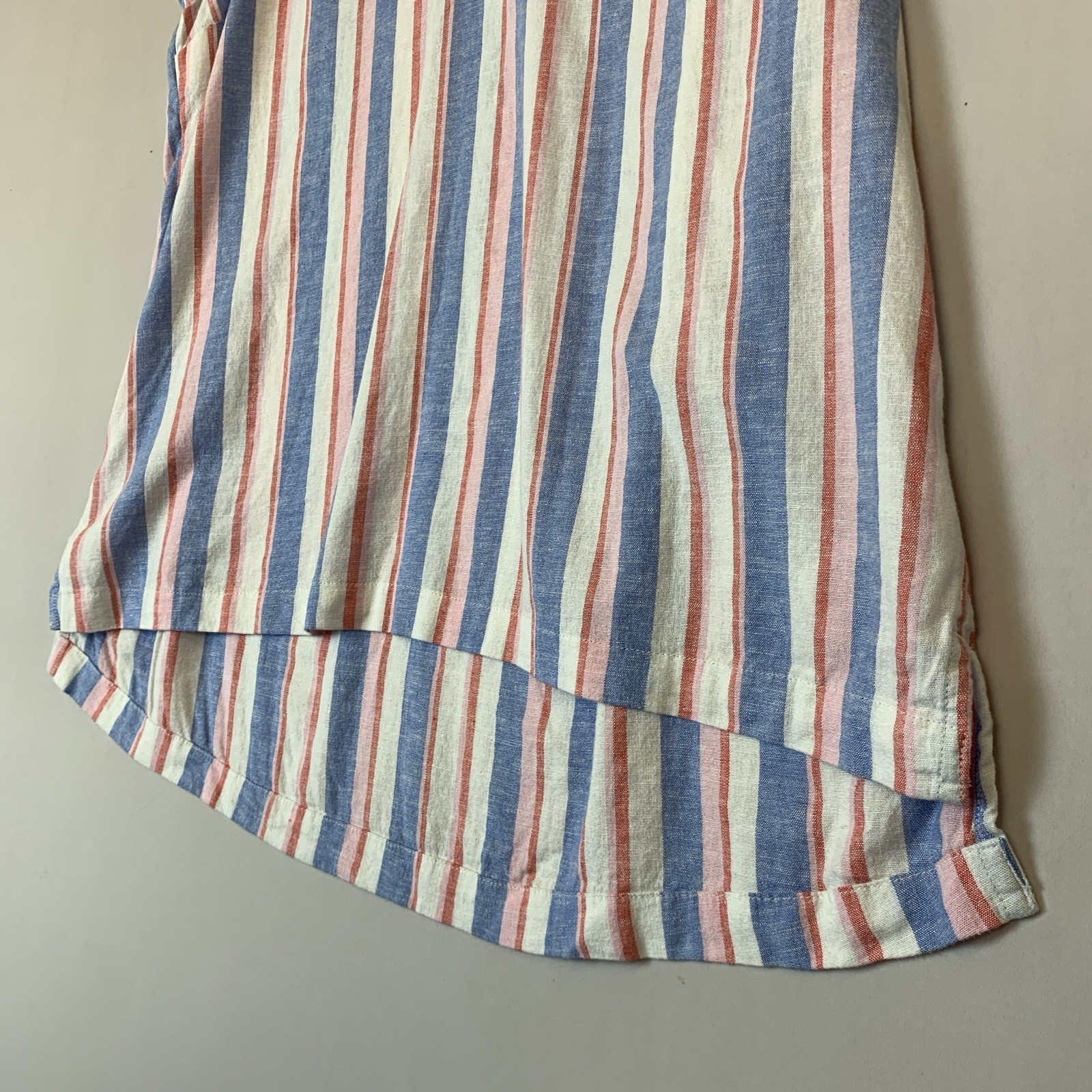 Crown Ivy Top Blouse Womens Medium Pink Blue Ivory Striped Sleeveless V Neck