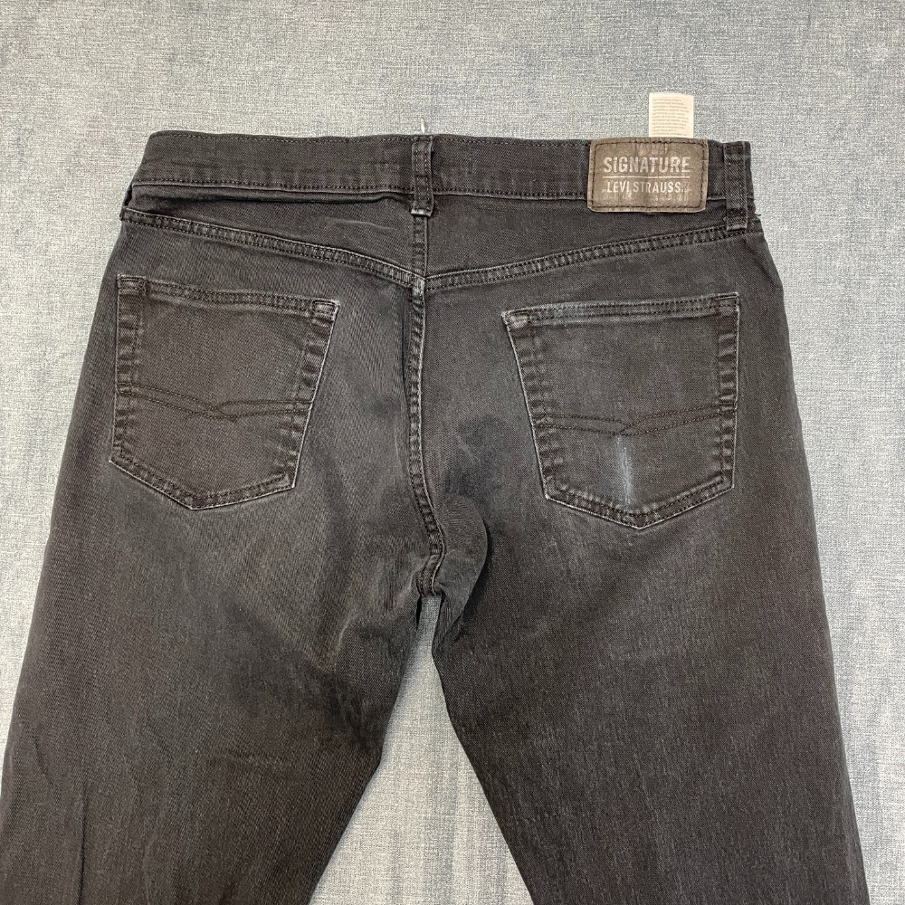 Signature by Levi Strauss Jeans Mens 35×28 Black Denim Dark Wash Relaxed Fit