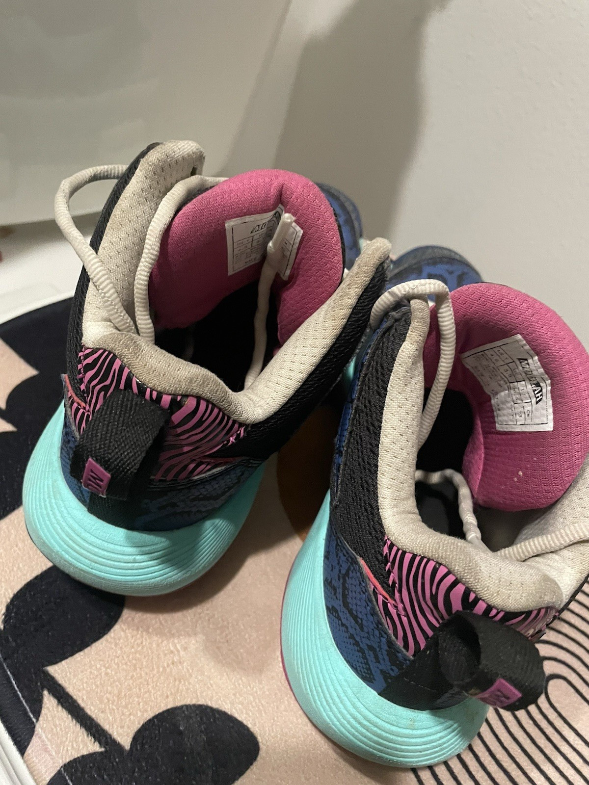 Moolah Unisex Kids Mid Top Lace-Up Athletic Sneakers Blue/Black Aqua Pink 4.5