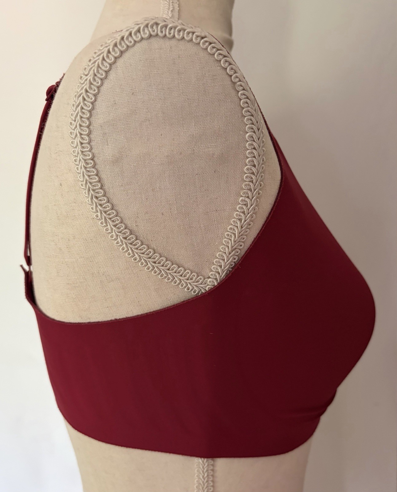 EUC~KNIX “REVOLUTION” V-NECK WIRELESS BRA~RED~SZ 36 DD/L+