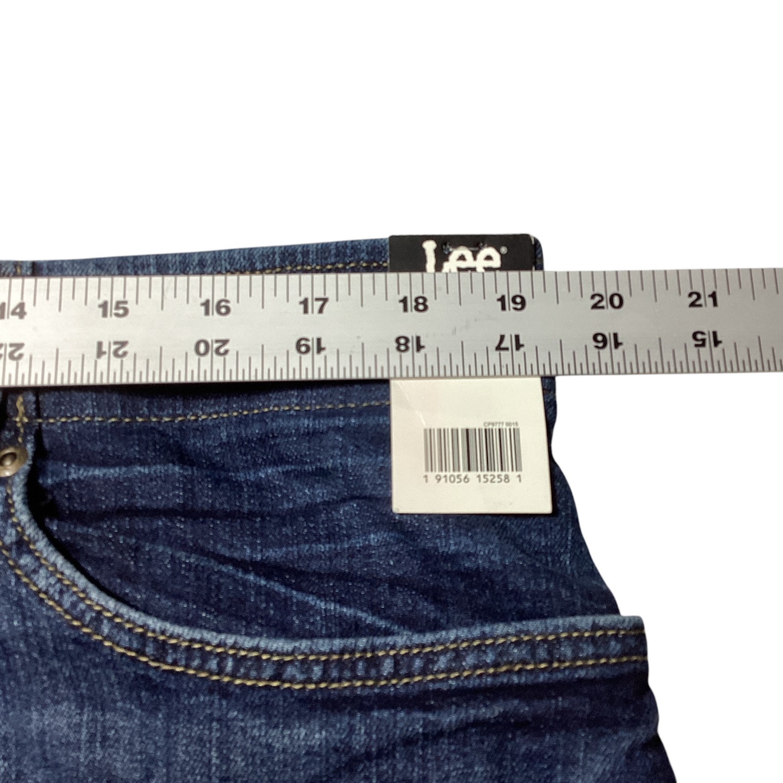 Lee: Men’s Extreme Motion Jeans, Straight Taper, Size 38 x 30