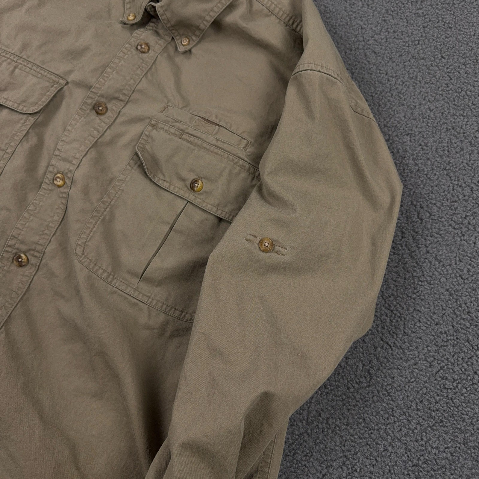 Cabelas Shirt Mens LT Beige Twill Button Up Zip Pocket Outdoor Workwear Hunting