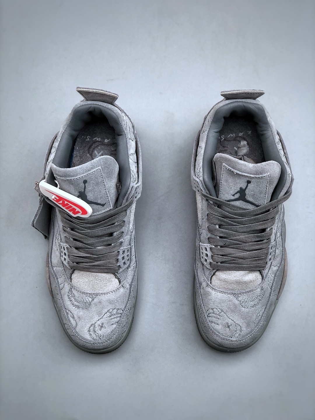 930155-003 New KAWS AJ4 Retro Cool Grey 2017 Men’s Size 4-13