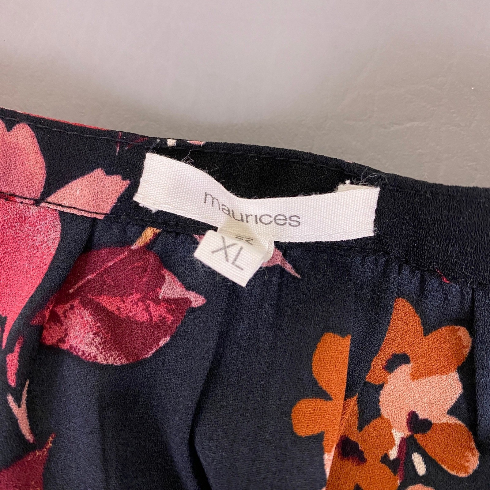 Maurices Blouse Top Women’s Size XL Black Floral Flutter Cap Sleeve Split V-Neck
