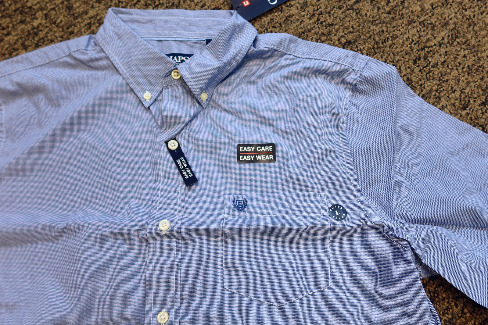 New Chaps Easy Care Men’s Short Sleeve Button Down Shirt – LARGE – Blue