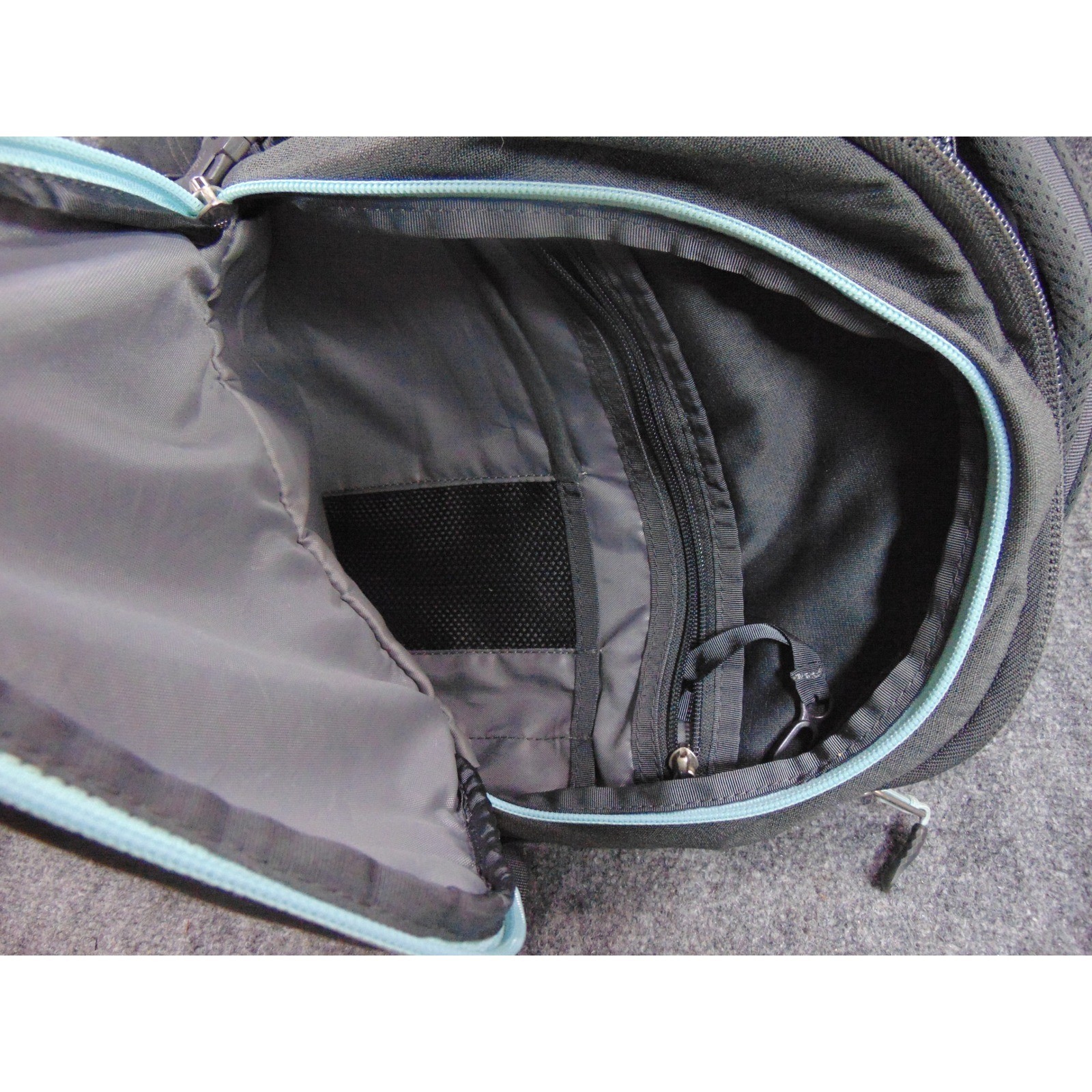 The North Face Recon Backpack Mens Black Teal FlexVent Daypack Hiking Bag Fray