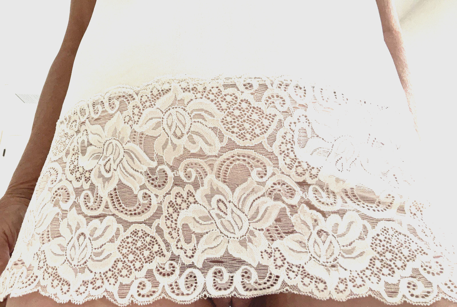 Women V Neck Camisole Tank Top Thin Strap Lace Trim Soft Lace Cami Top