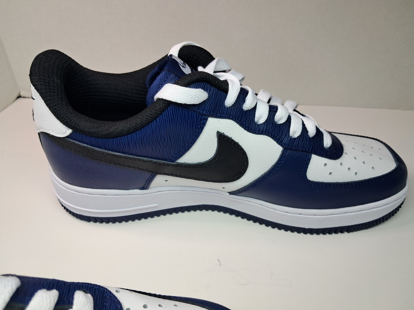 Nike Air Force 1 Men’s Size 9 Blue & White Athletic Outdoor