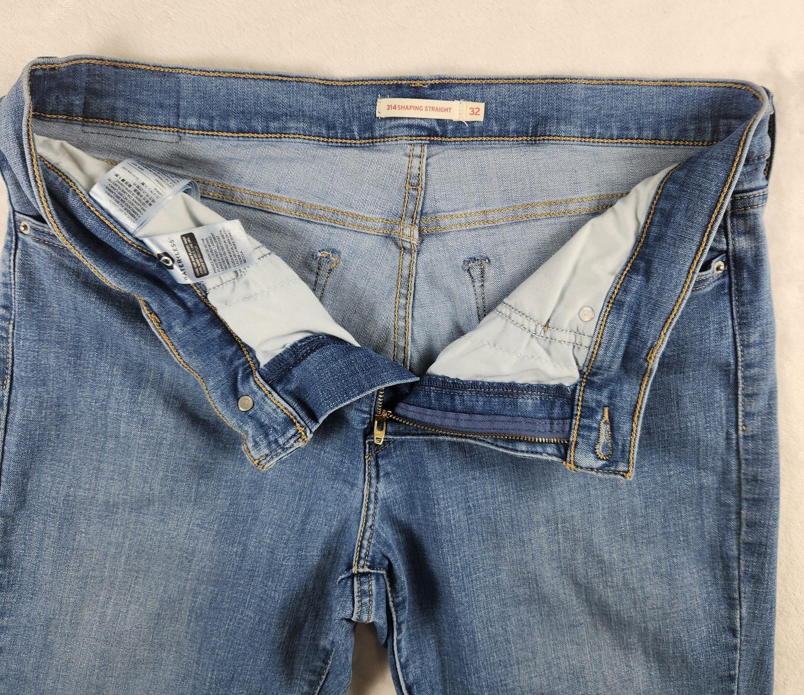 Levis Jeans Womens 32 Medium Blue 314 Shaping Straight Mid Rise Stretch Denim