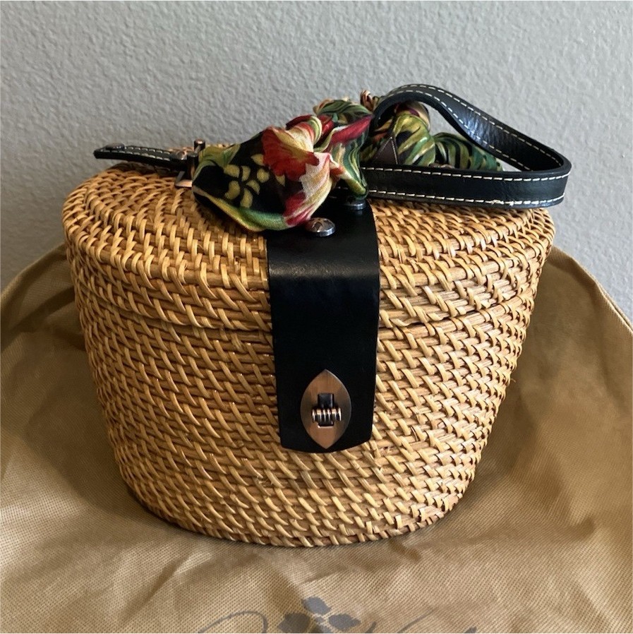 Patricia Nash Natural Oval Shoulder Bag Turn Lock Lined Pockets Scarf Dust Bag
