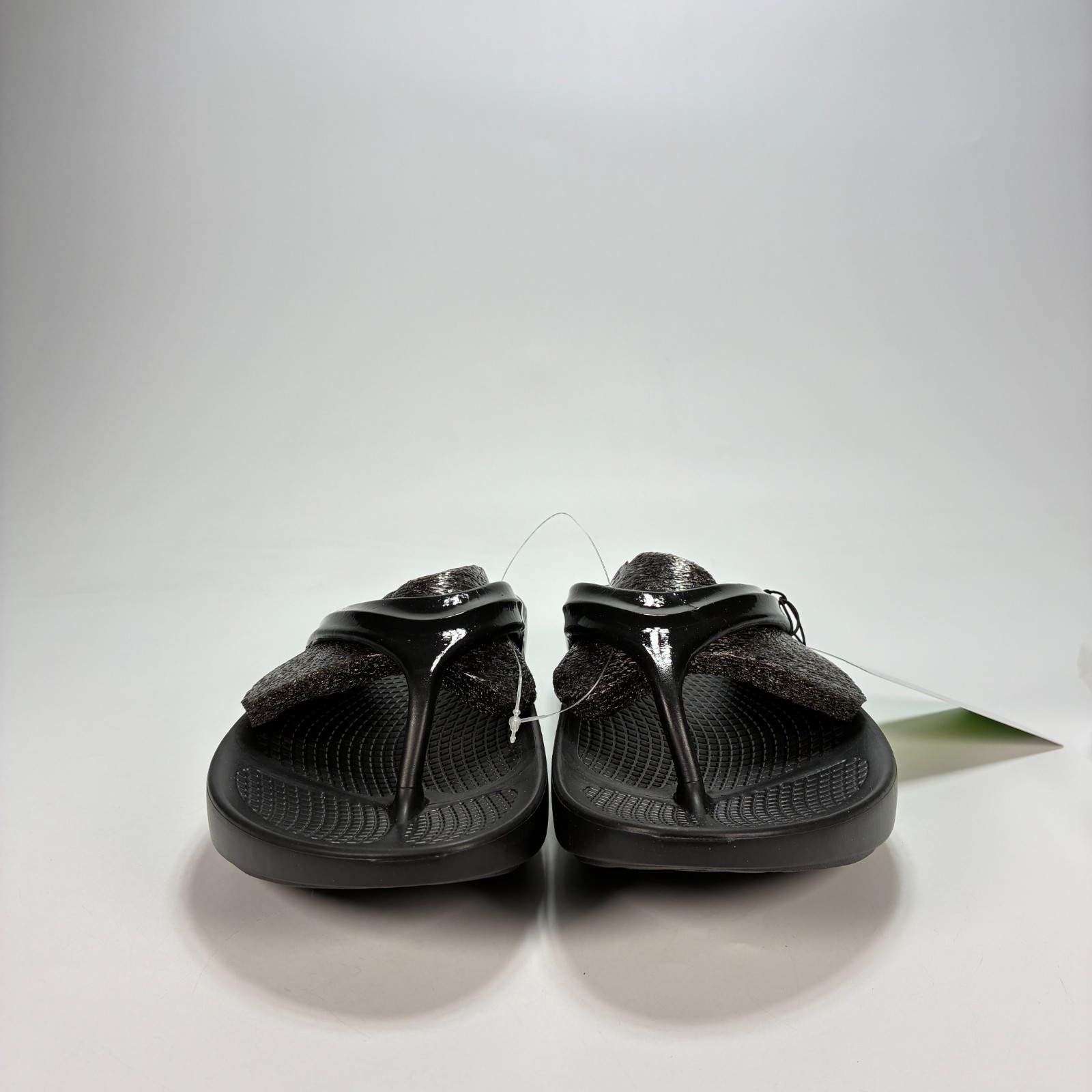 OOFOS OOlala Black Glossy Comfort Recovery Slide Thong Sandals Women’s Size 10