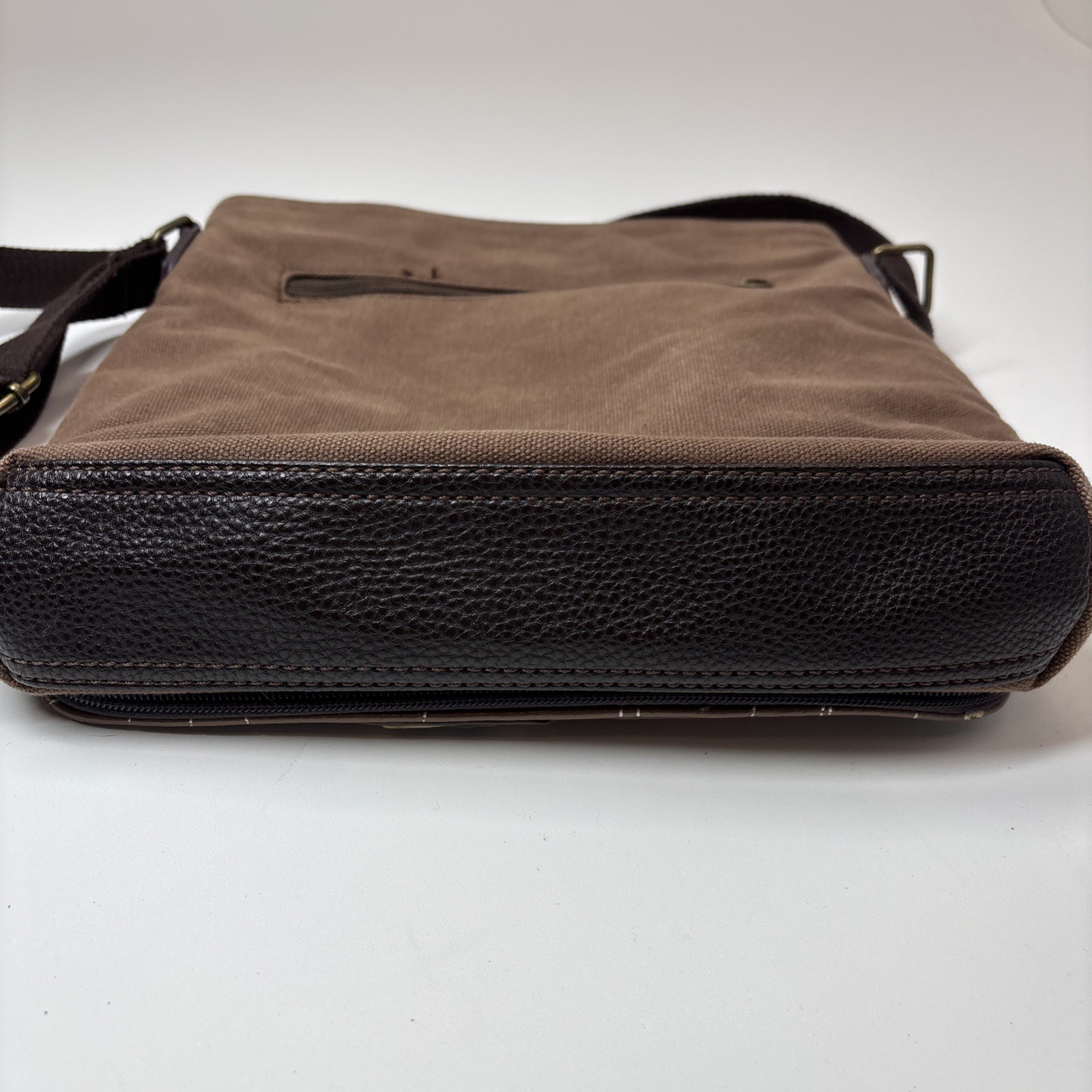 Chala Fox Deluxe Messenger Bag Brown Crossbody faux leather & canvas, Pockets!