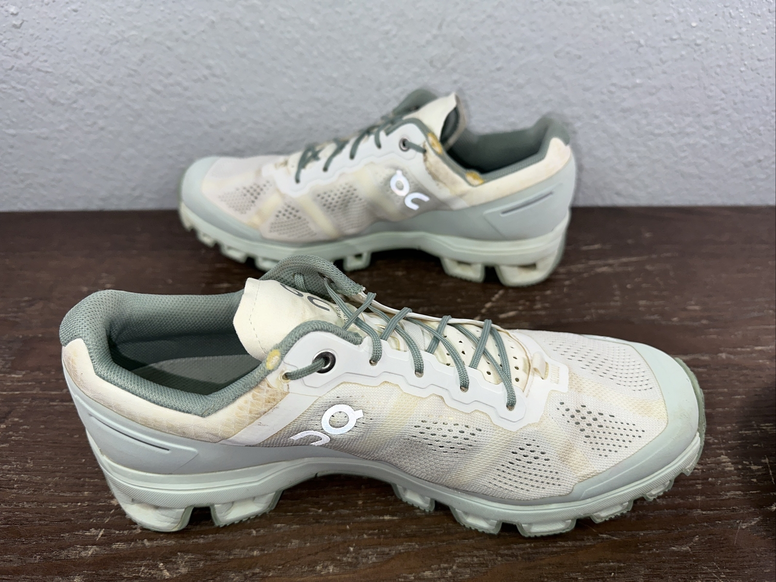 OnCloudventure Trail Running Shoe – Women’s Size 10 (White/Moss)