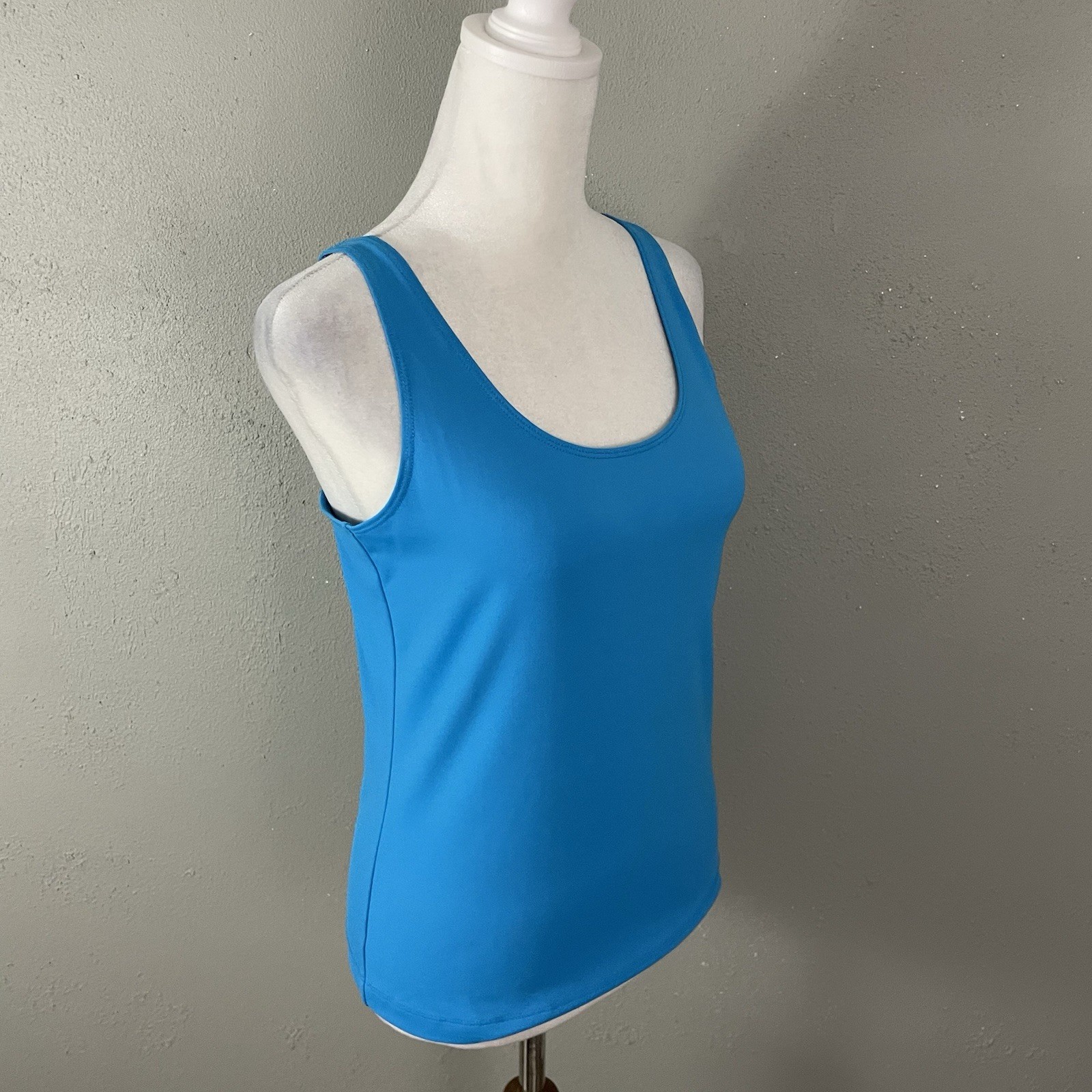 NEW Chicos Sleeveless Top Size 0 Small Microfiber Cool Cami Blue Tank Nylon Span