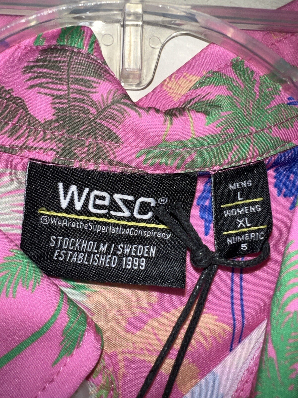 NWT WeSC Pink Tropical Hawaiian Button Up Quick Dry Shirt Men’s Sz L, Wmn’s XL