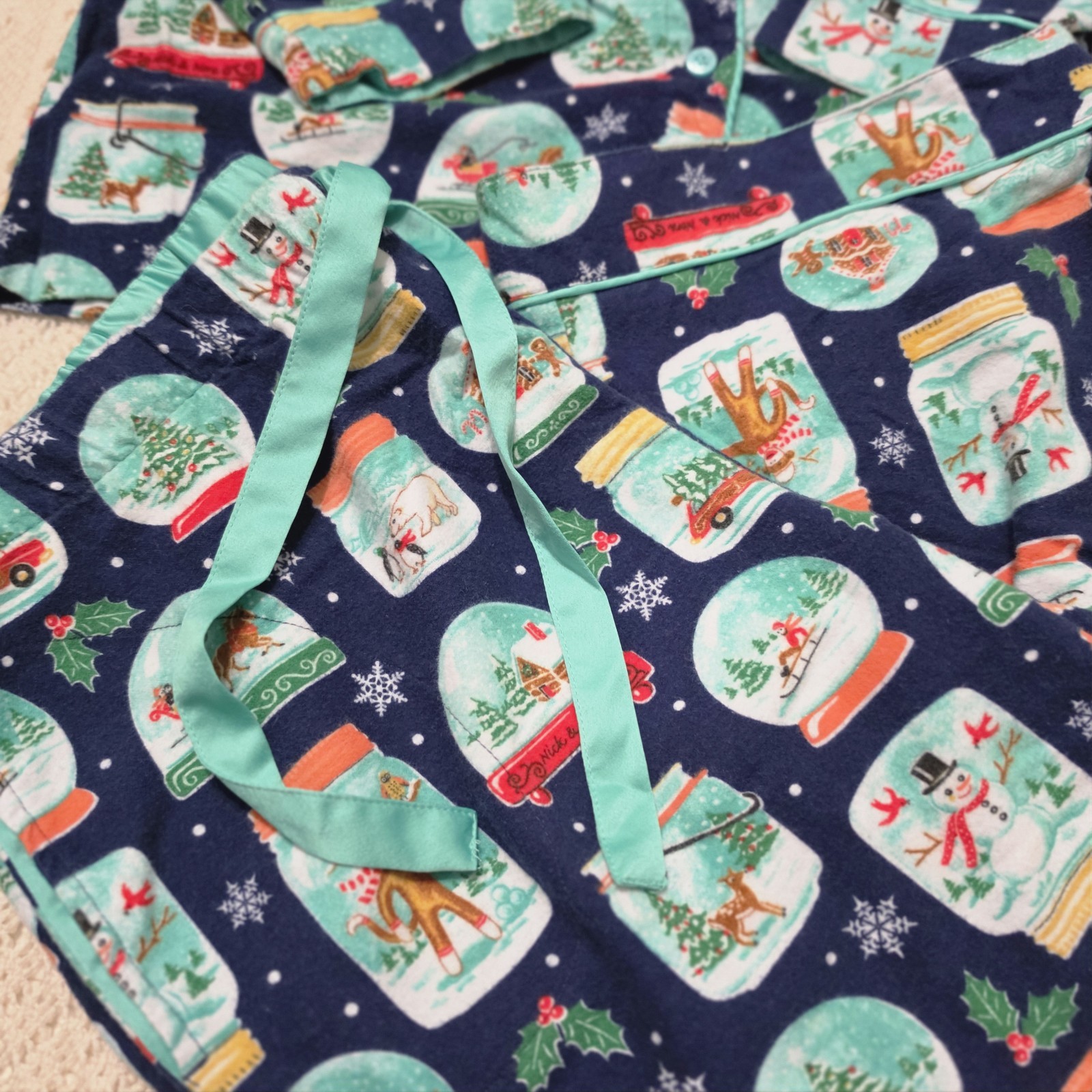 Nick & Nora blue Snow Globe pajama set Women’s Large Holiday Flannel