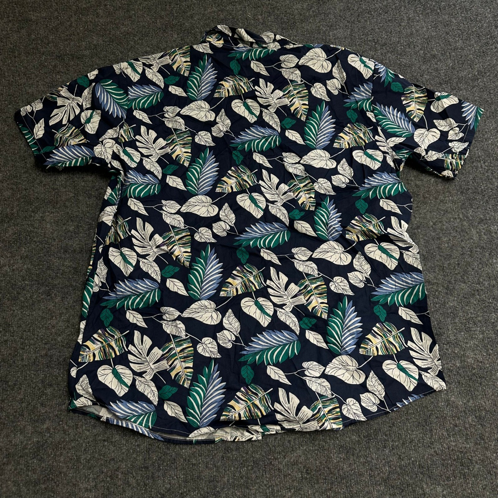 Unbranded Shirt Mens Size L Navy Blue Tropical Leaf Blend Button Down Short