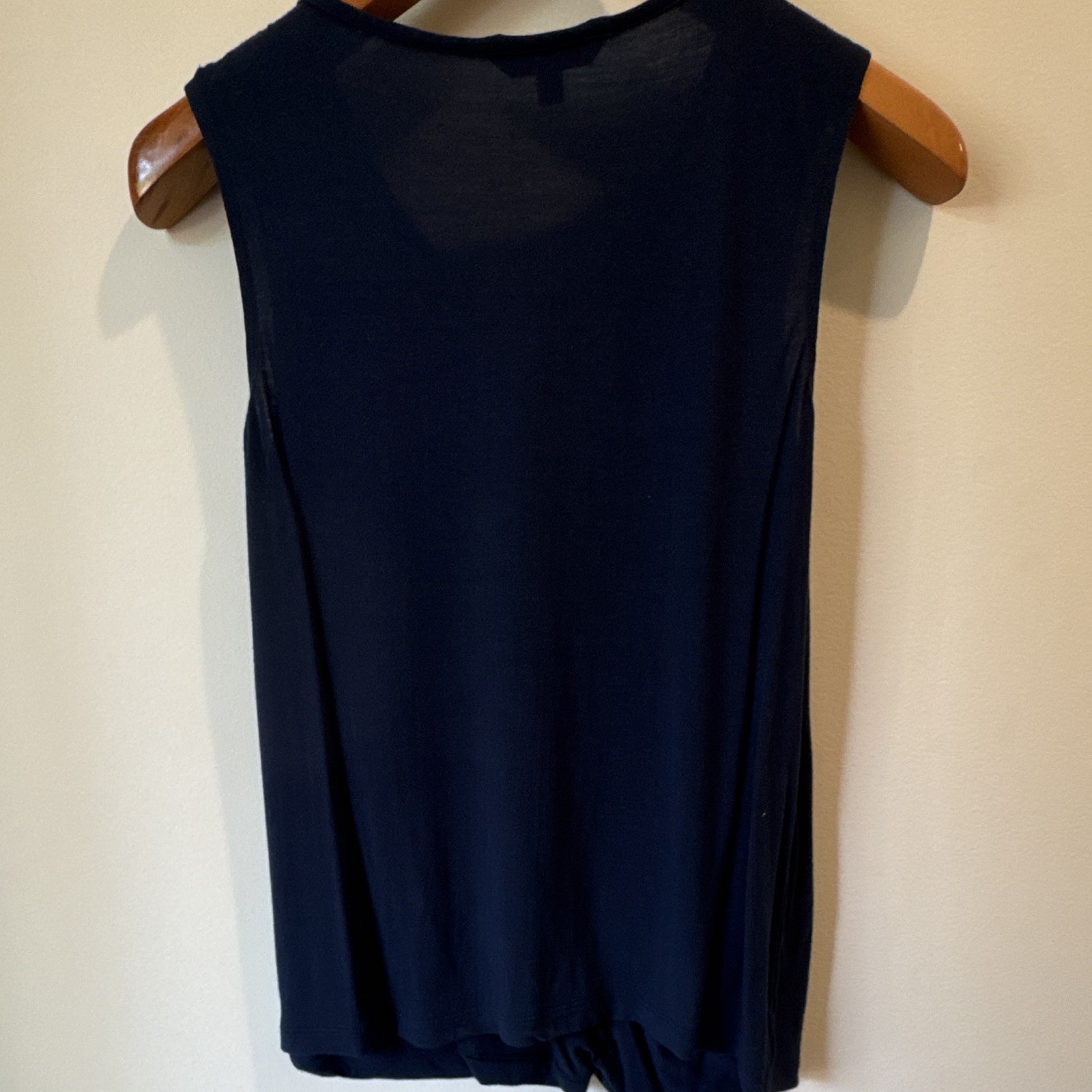 CAbi Rayon Jersey Solid V-Neck Keyhole Sleeveless Tank Top Navy Women’s S