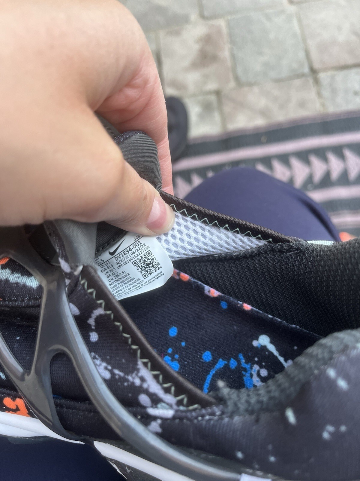 Nike Men’s Black Multicolor Splatter Slip-On Low Top Athletic Sneakers