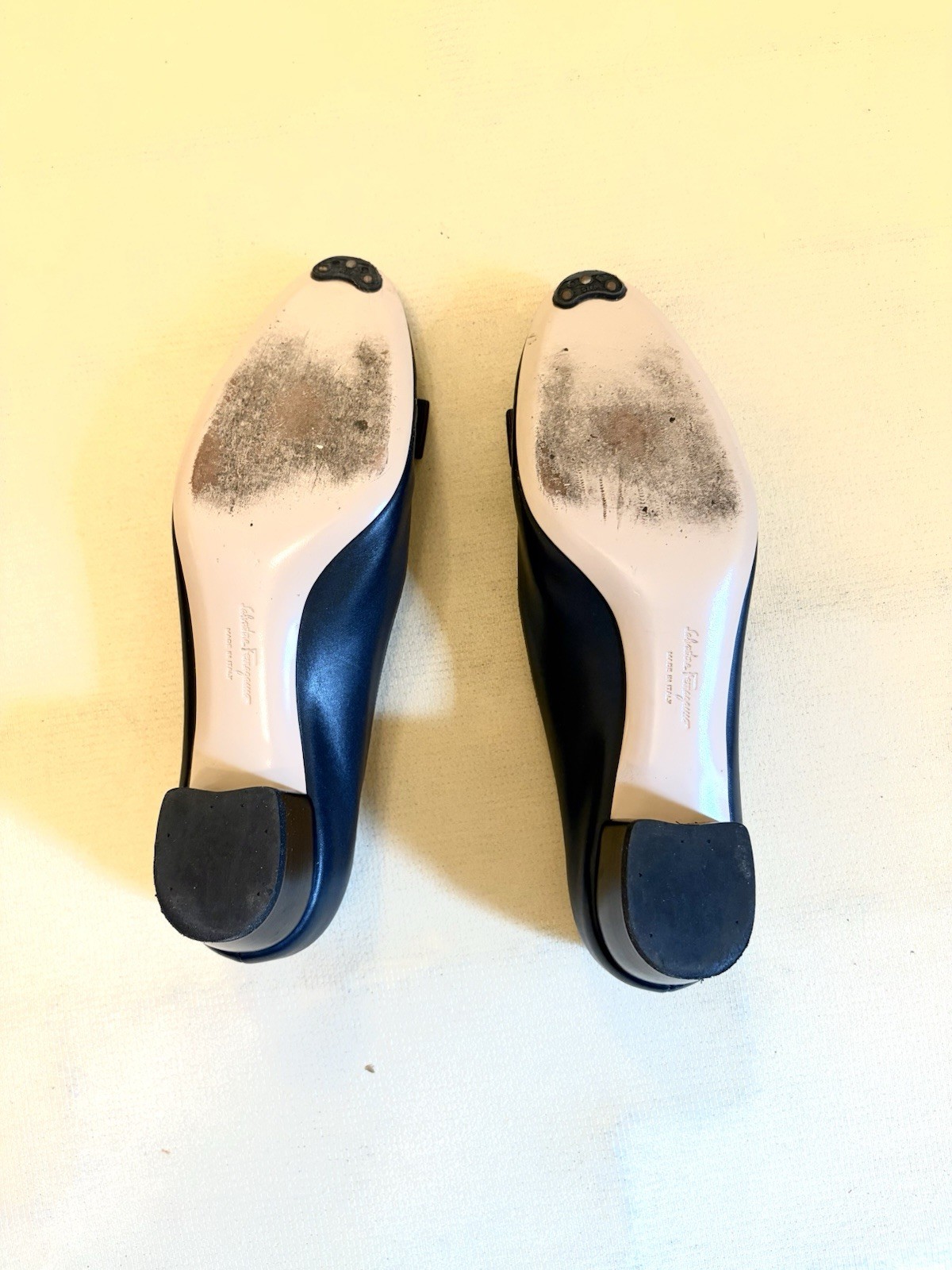 Salvatore Ferragamo Navy Leather Vara Bow Pump Heels Round Toe 8 Original Box